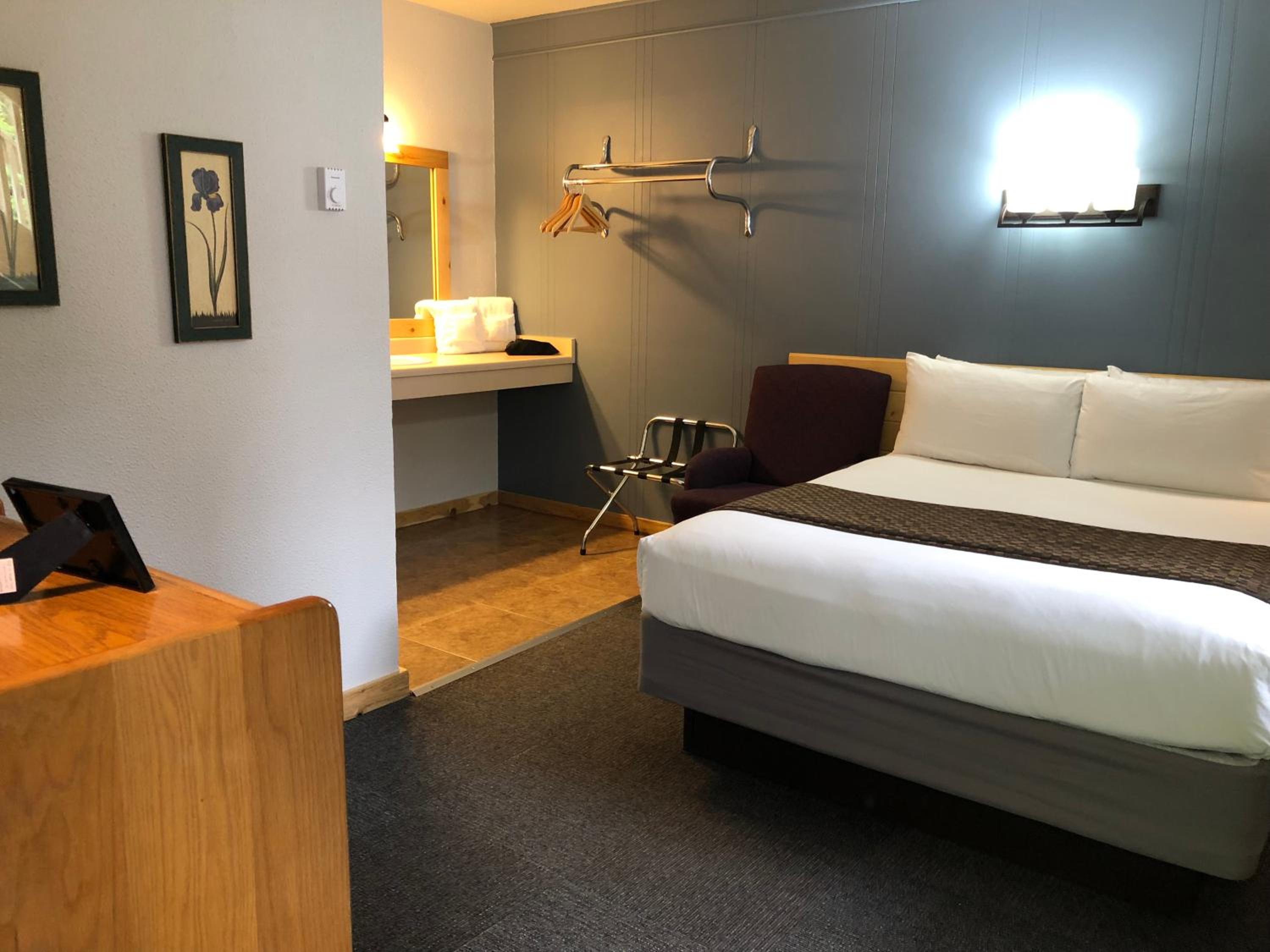 Queen Room photo 1