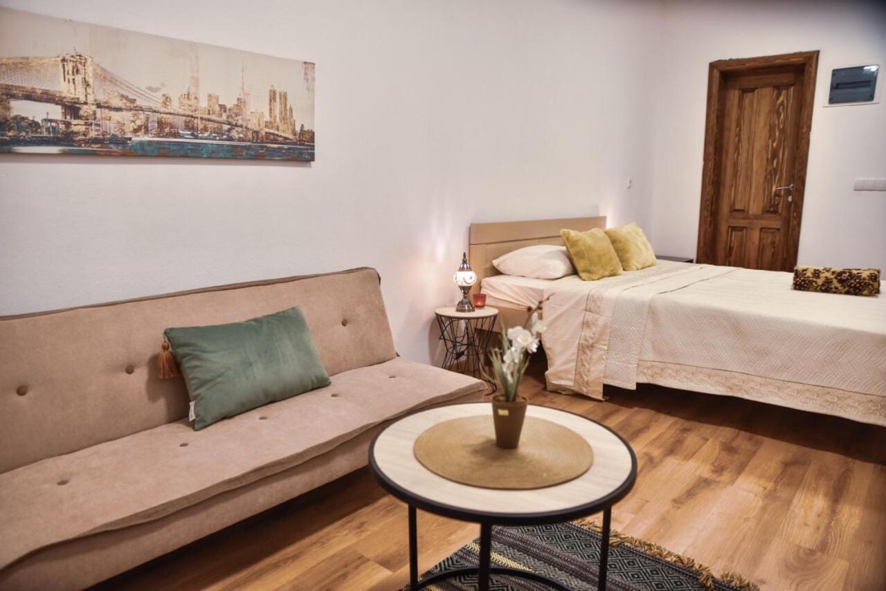 One-Bedroom Apartment - Photo 8