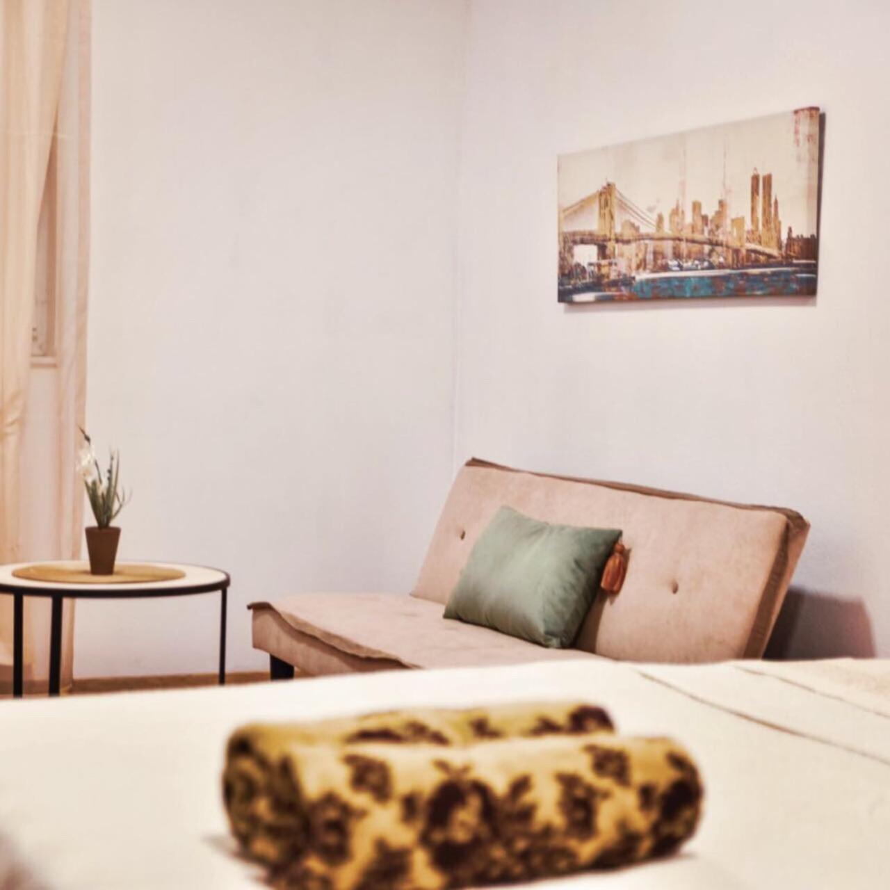 One-Bedroom Apartment - Photo 6