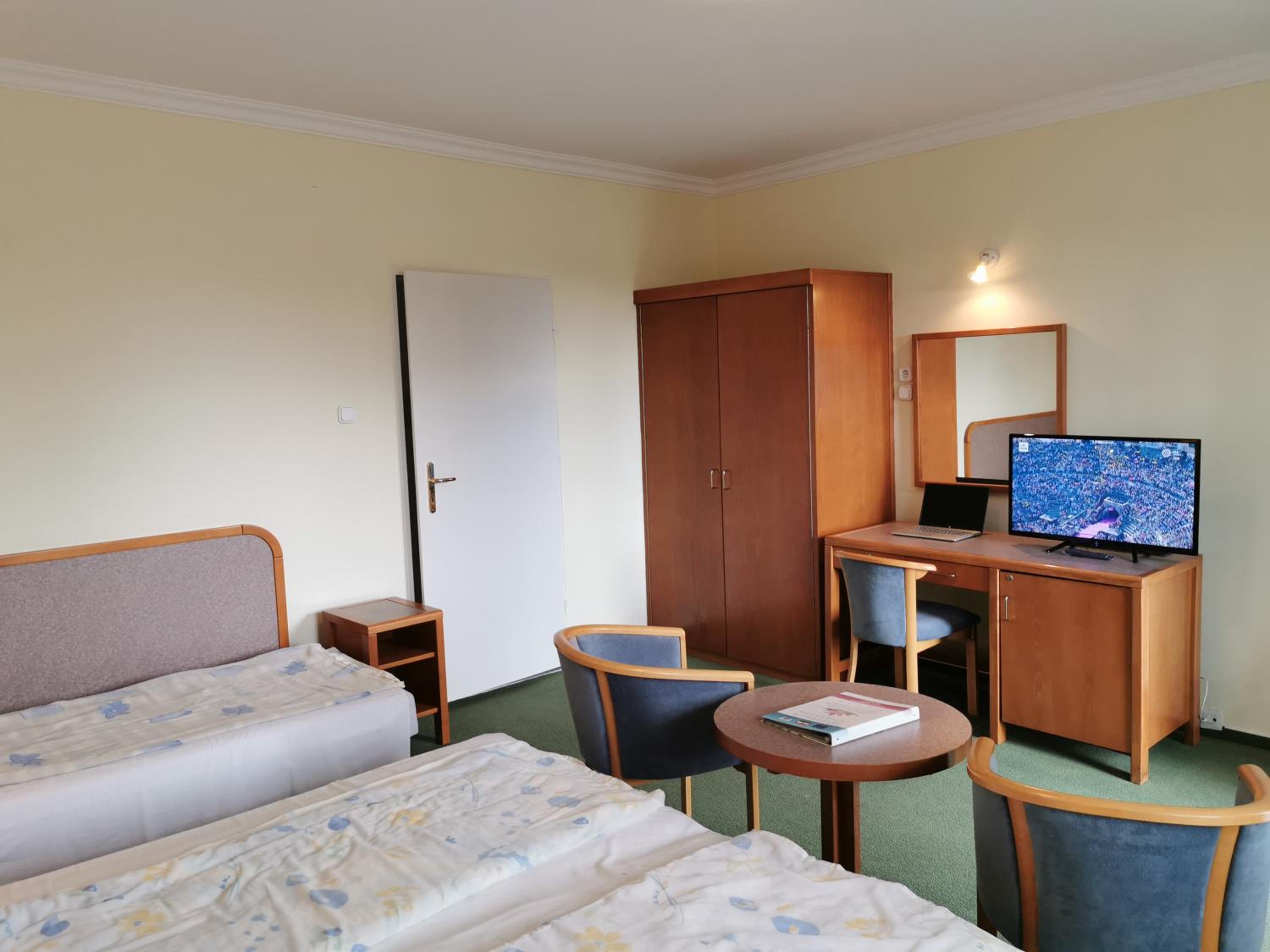 Apartment (3 Adults) photo 3