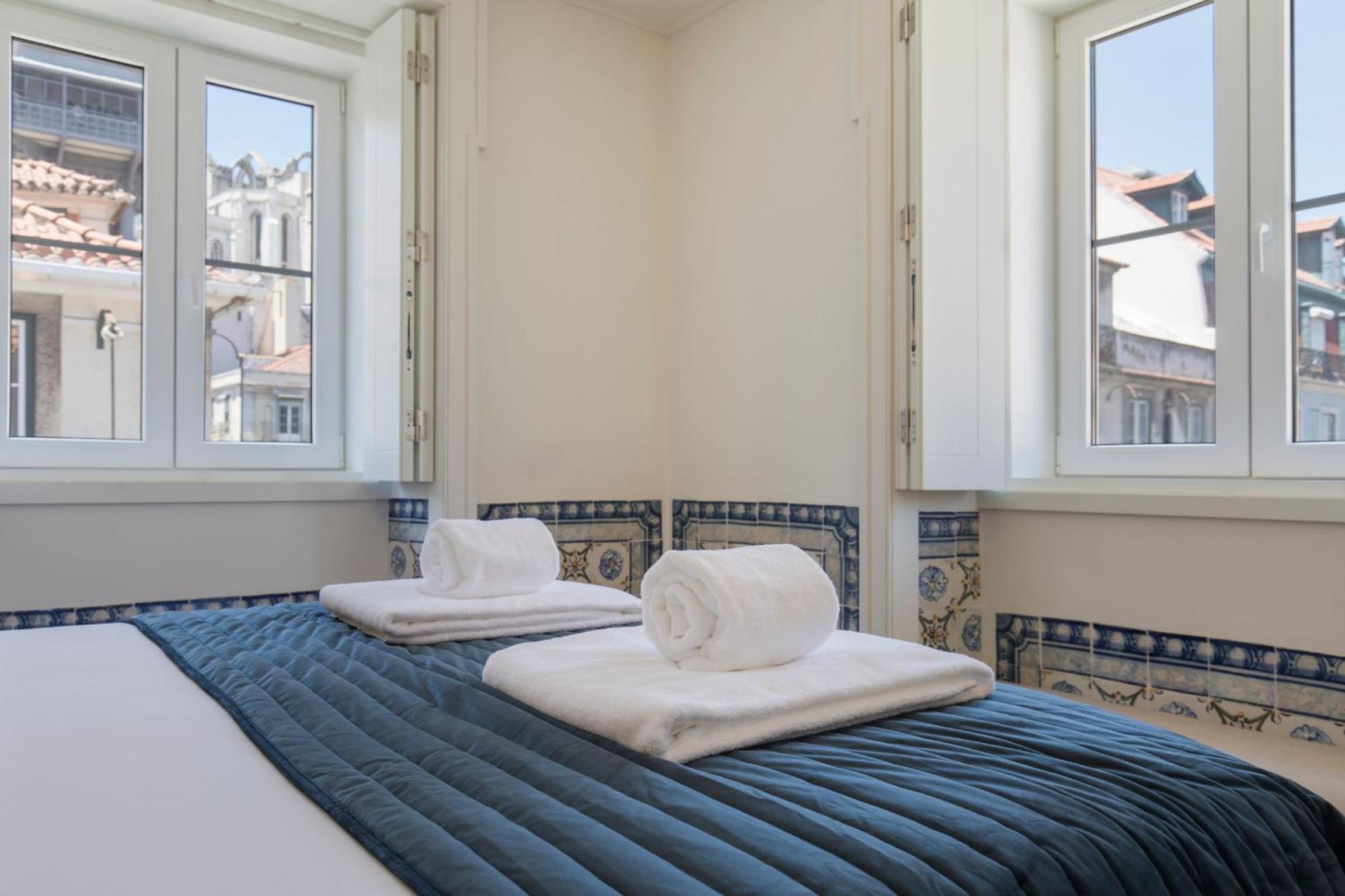 Deluxe One-Bedroom Apartment with Balcony photo 3