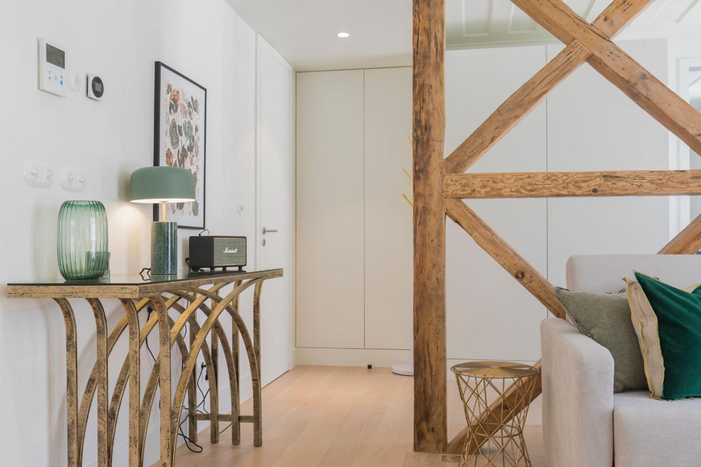 Deluxe One-Bedroom Apartment with Balcony  photo 1