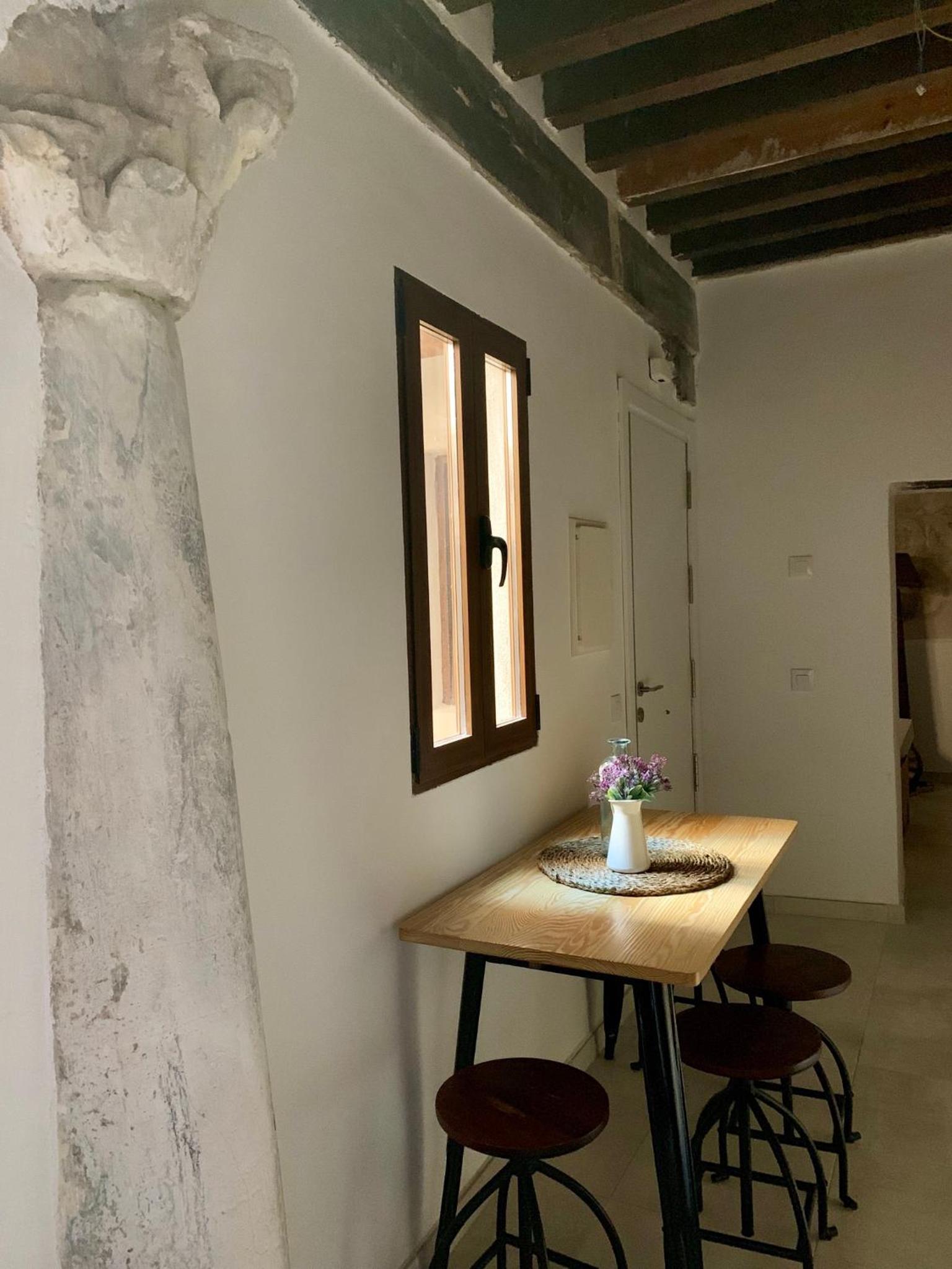 One-Bedroom Apartment - Photo 3