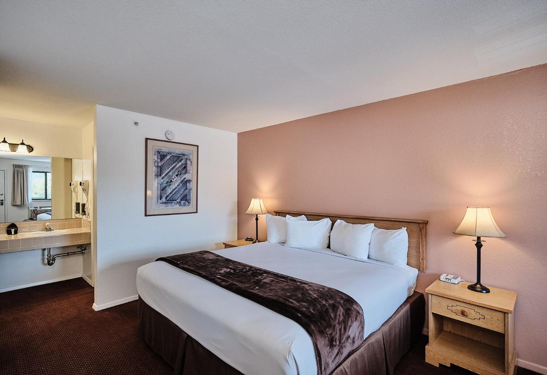 King Room - Non-Smoking - Photo 5