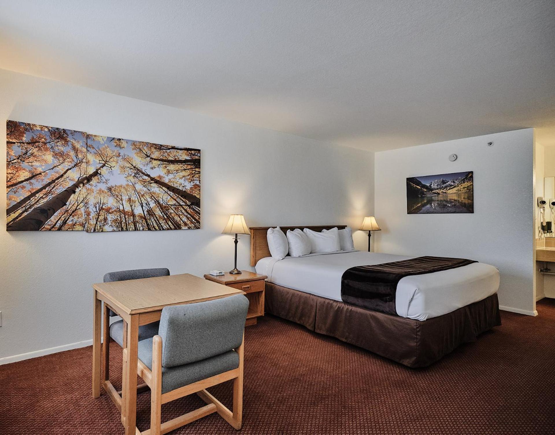 King Room - Non-Smoking - Photo 16