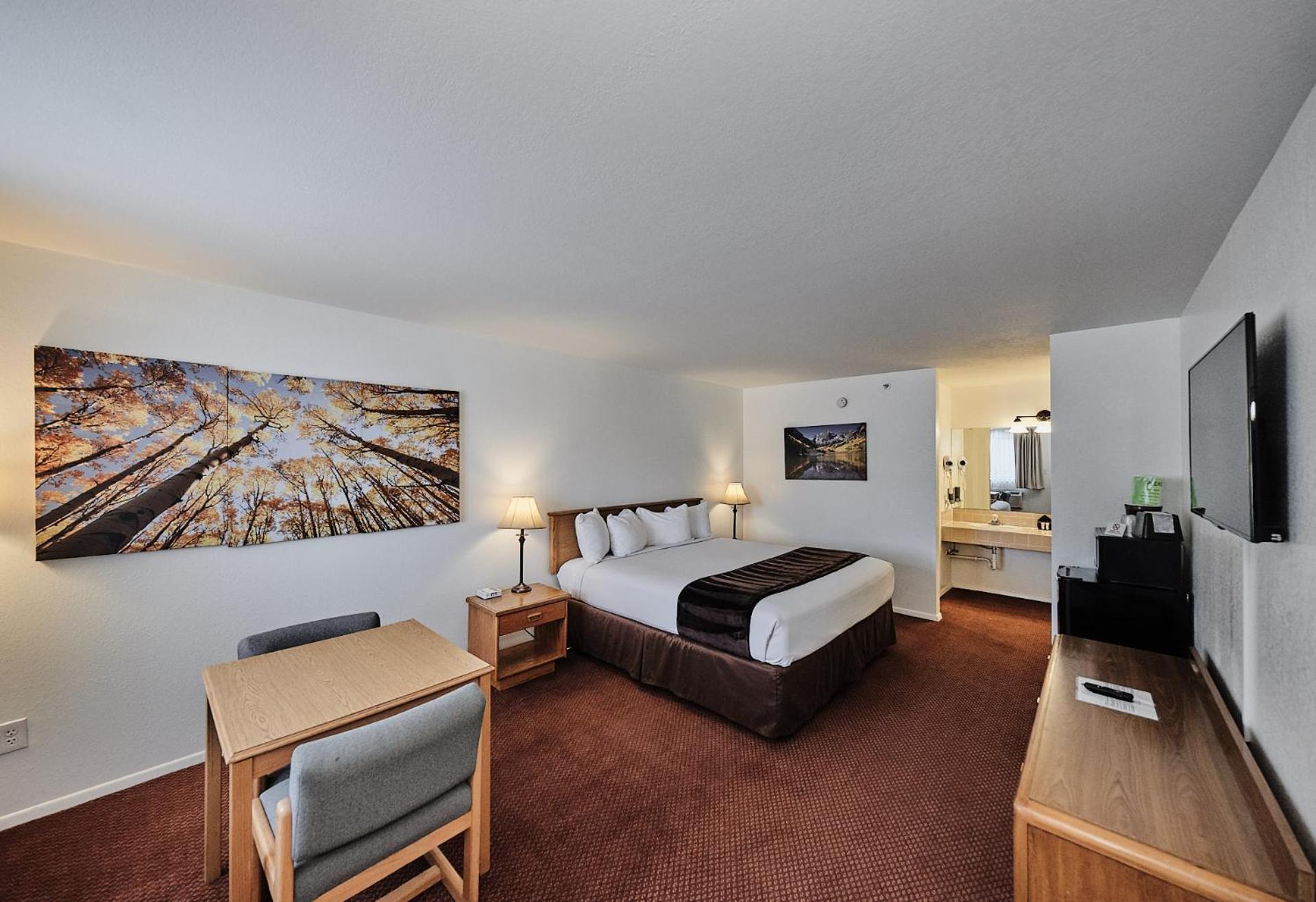 King Room - Non-Smoking - Photo 17