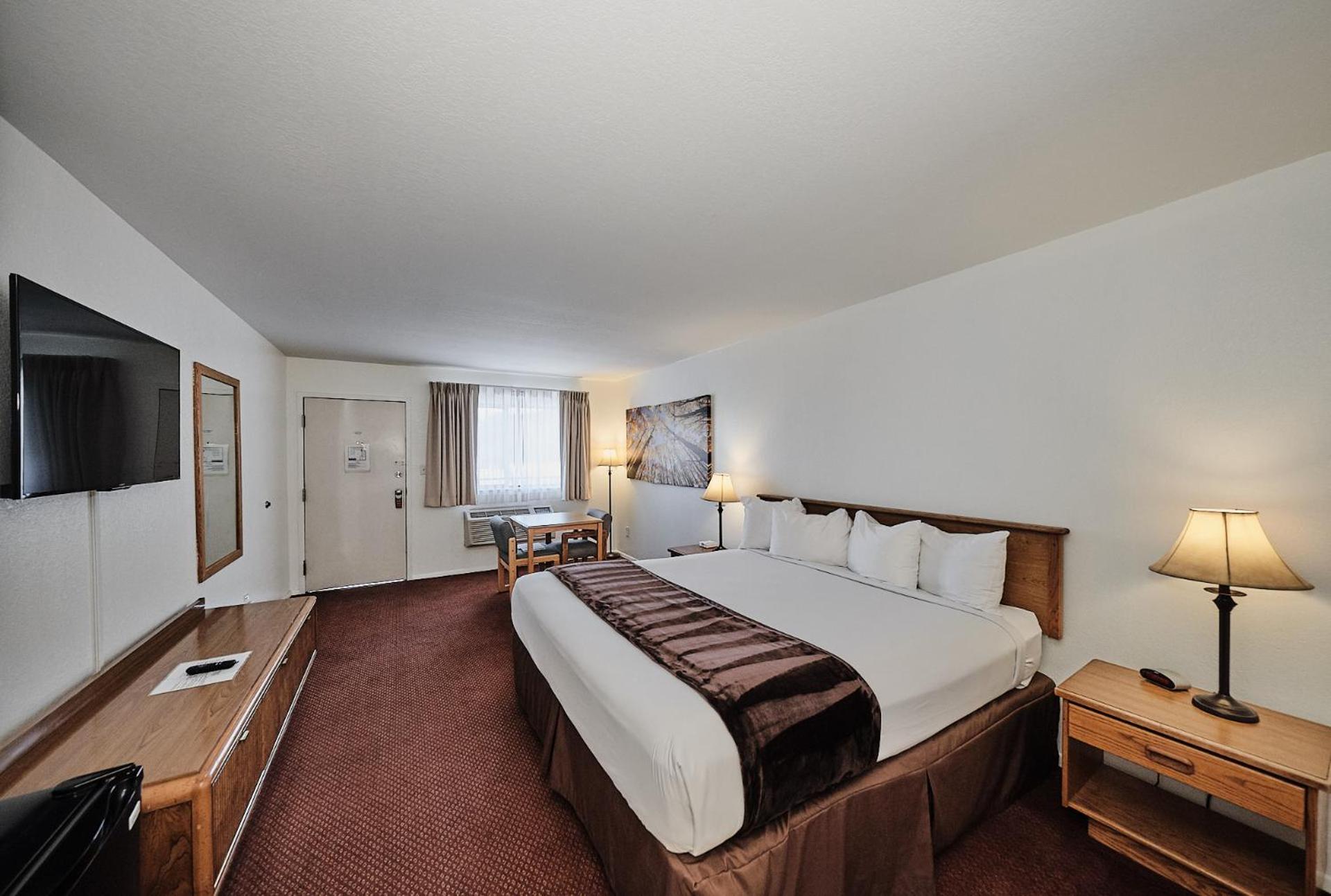 King Room - Non-Smoking - Photo 13