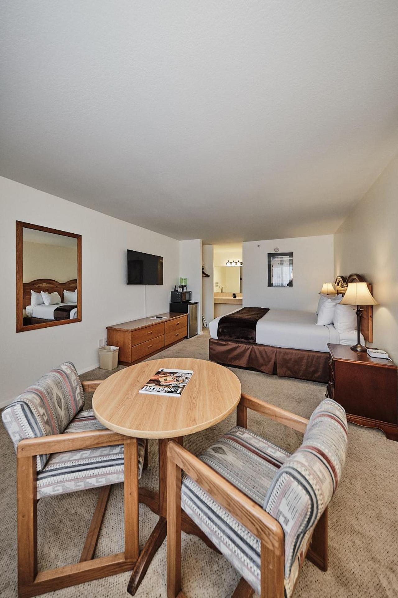 King Room - Non-Smoking - Photo 21