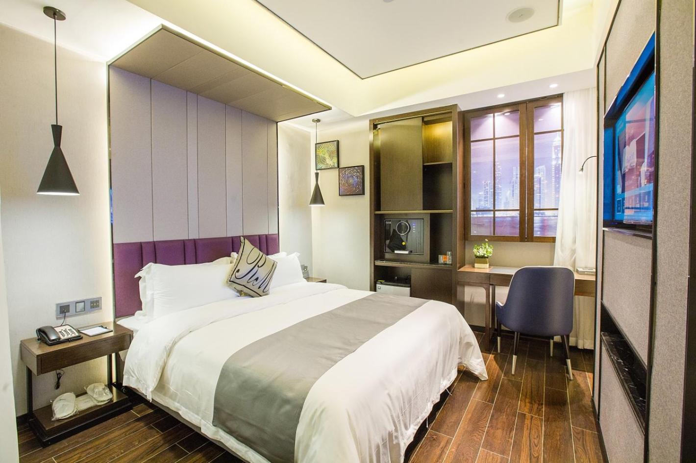 Standard King Room - No Window photo 1
