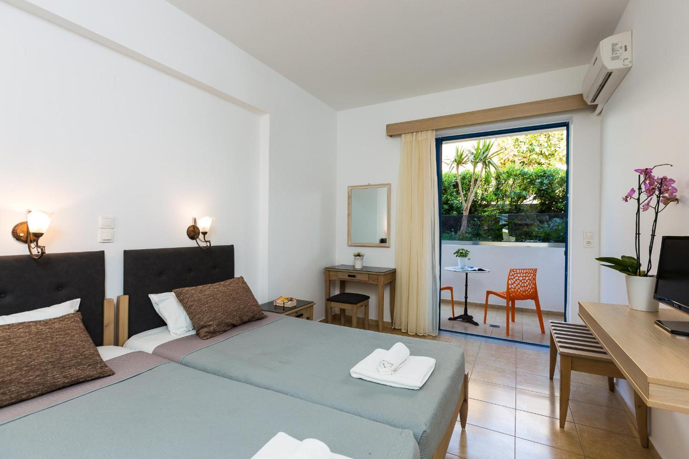 Studio with Terrace photo 2