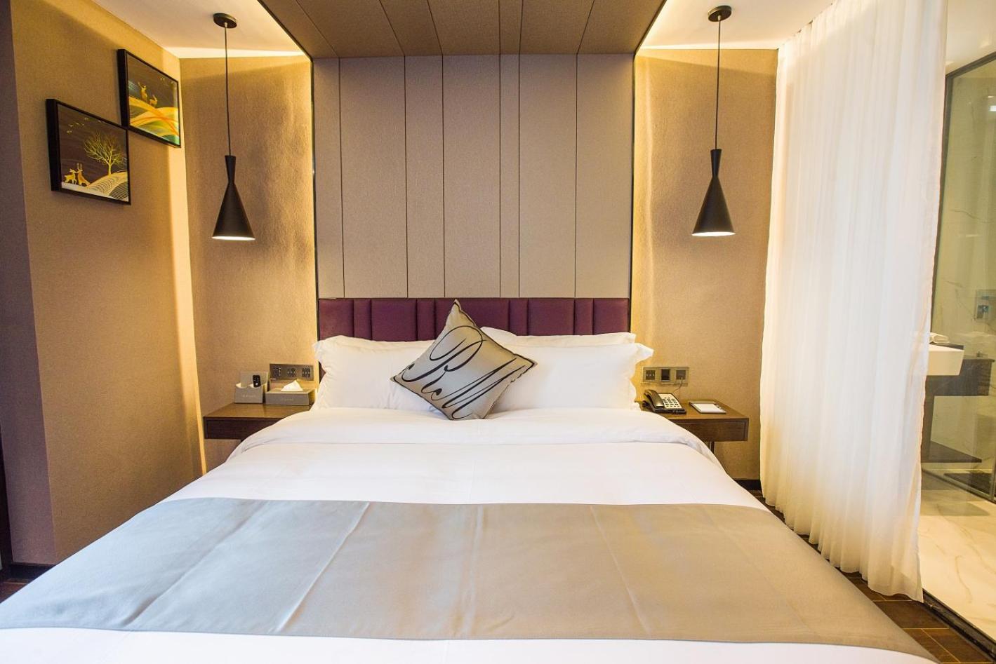 Deluxe King Room photo 3