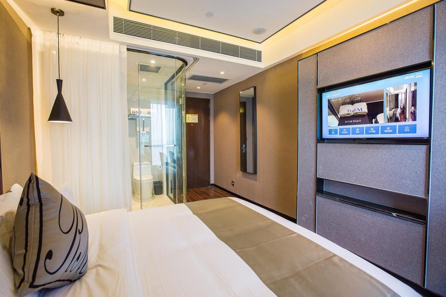Deluxe King Room photo 2