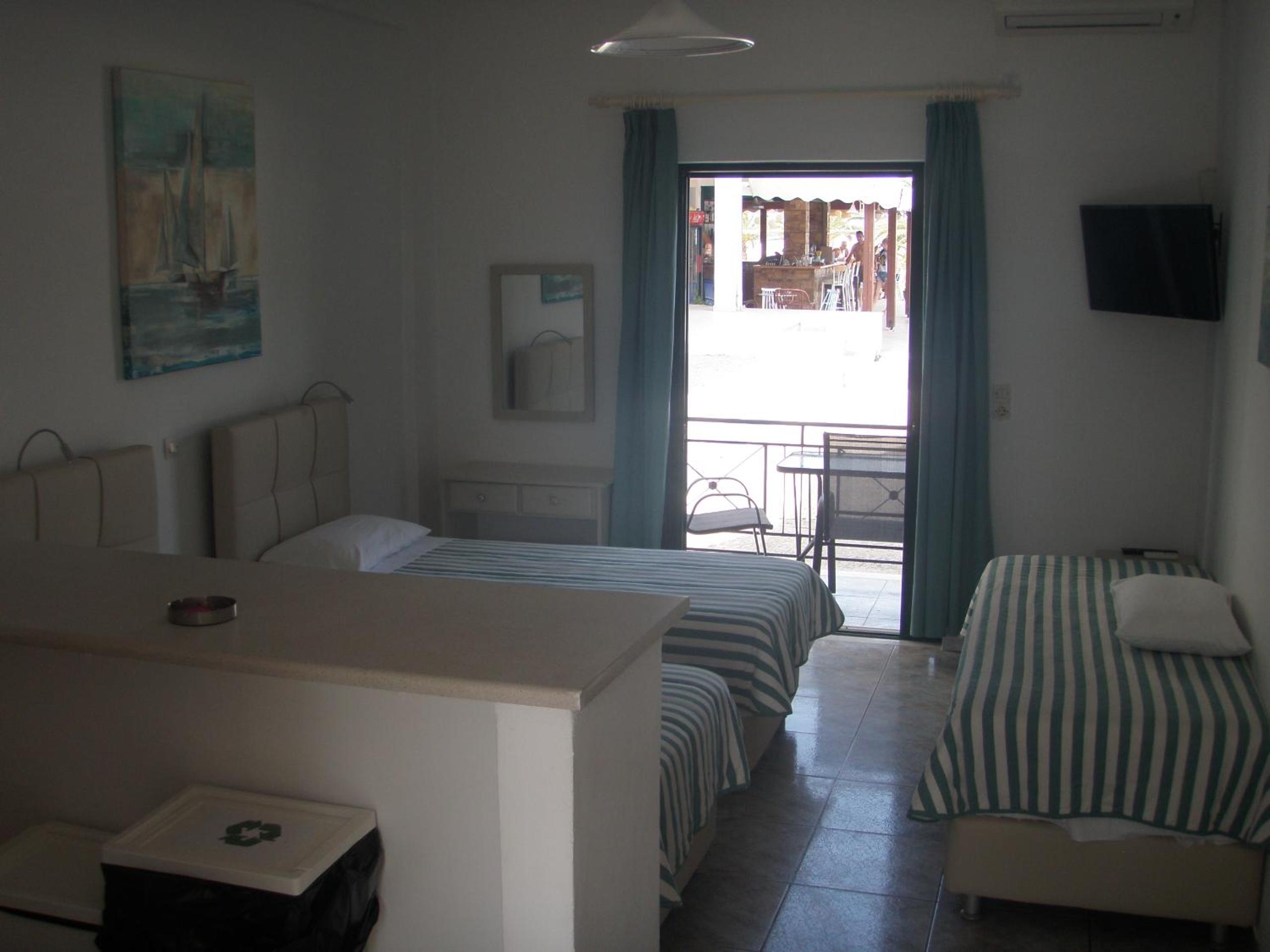 Apartment with Pool View 