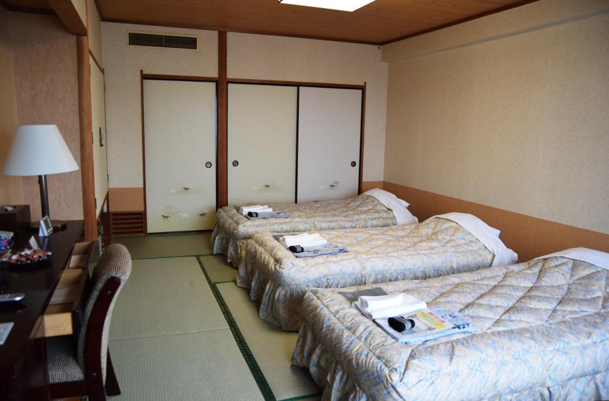 Twin Room with Shared Bathroom photo 3
