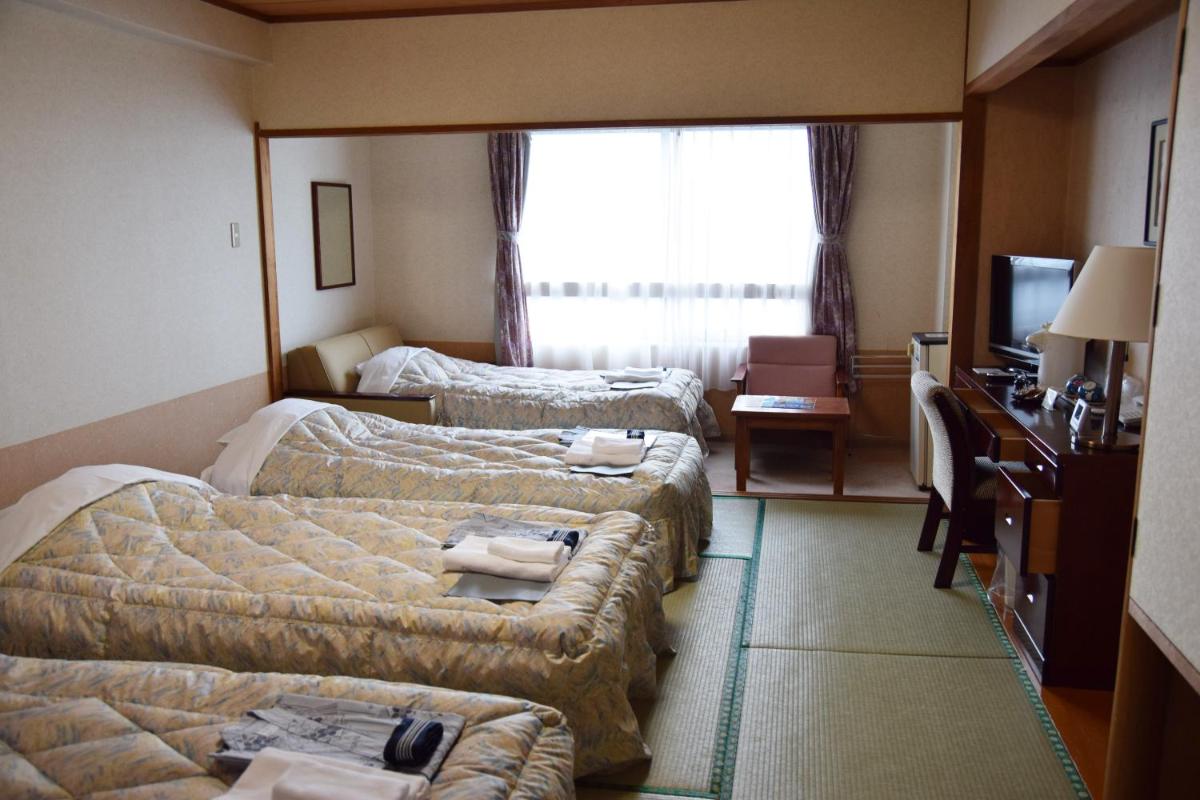 Twin Room with Shared Bathroom photo 2