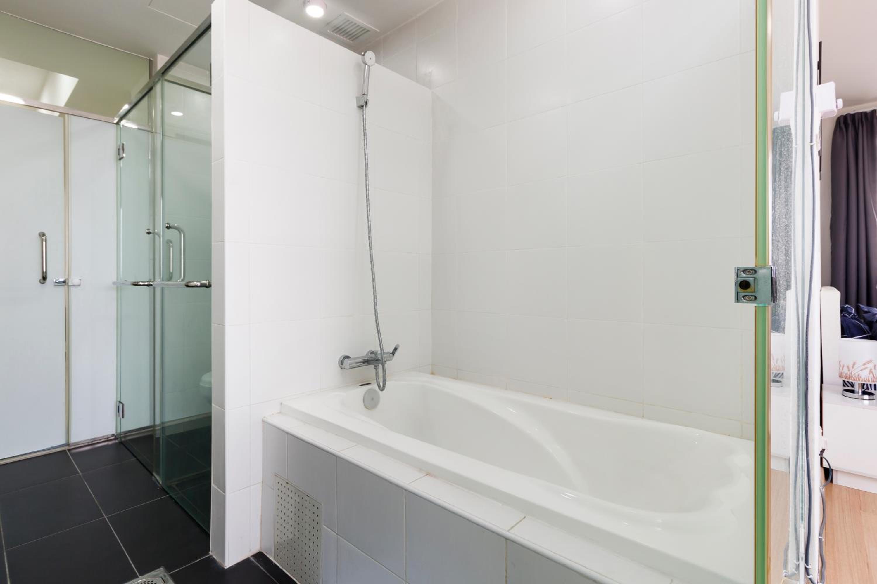 One-Bedroom Apartment - Photo 12