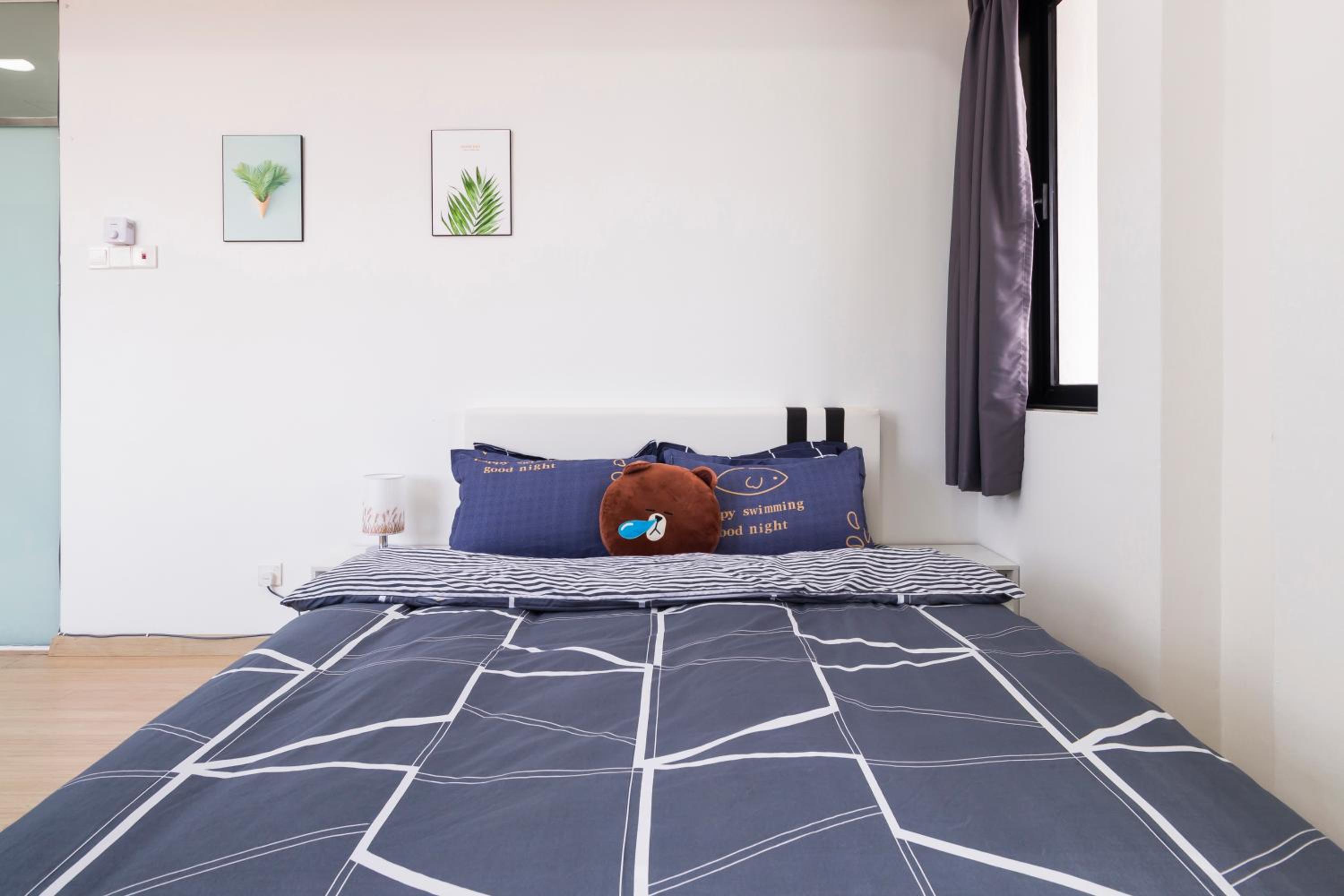 One-Bedroom Apartment - Photo 3