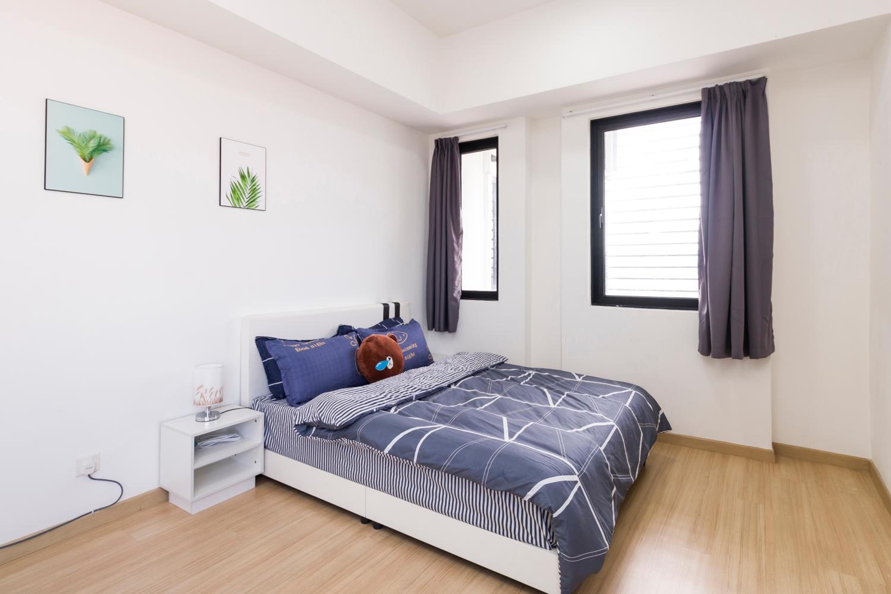 One-Bedroom Apartment - Photo 2