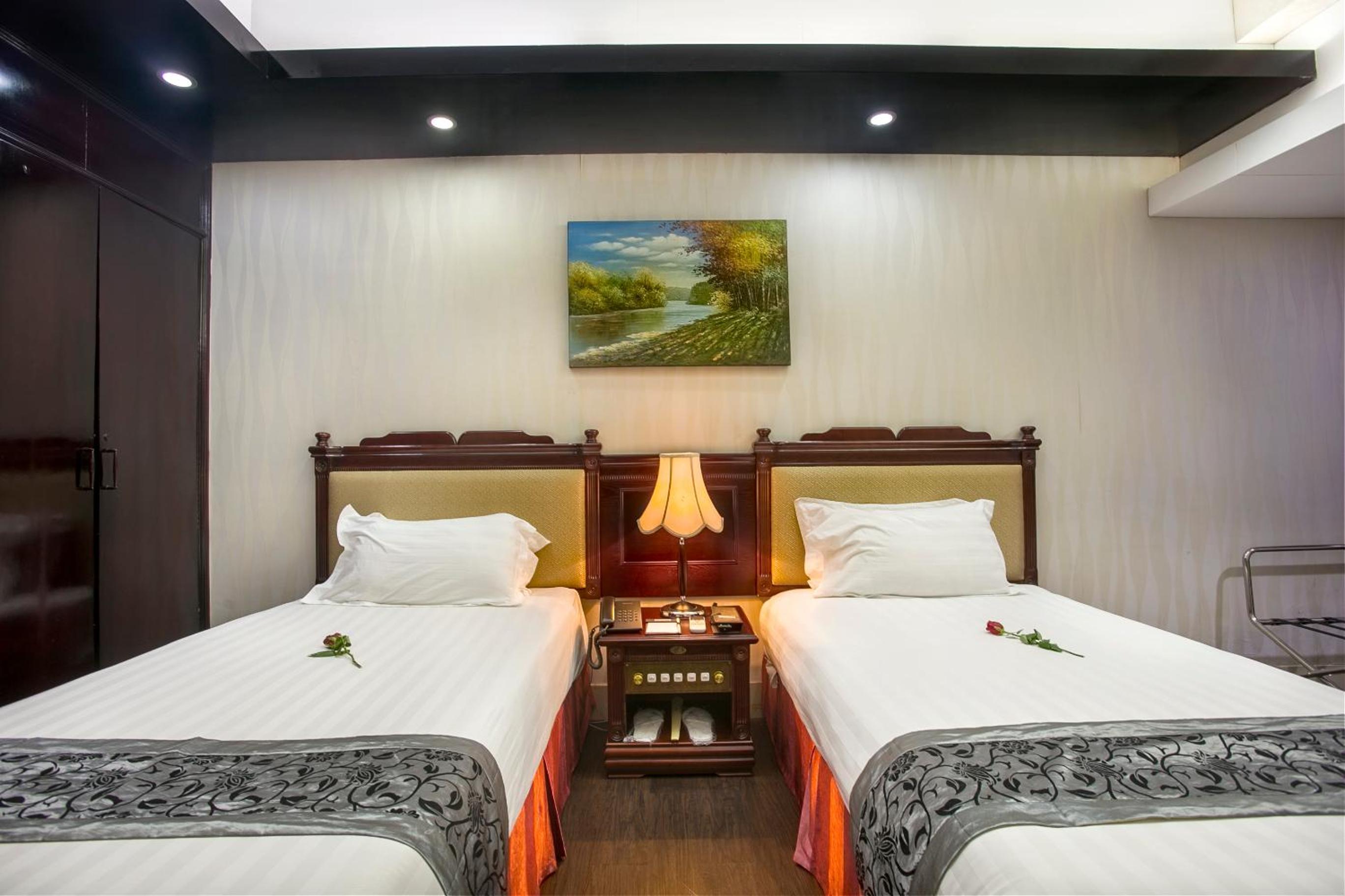 Deluxe Twin Room photo 3