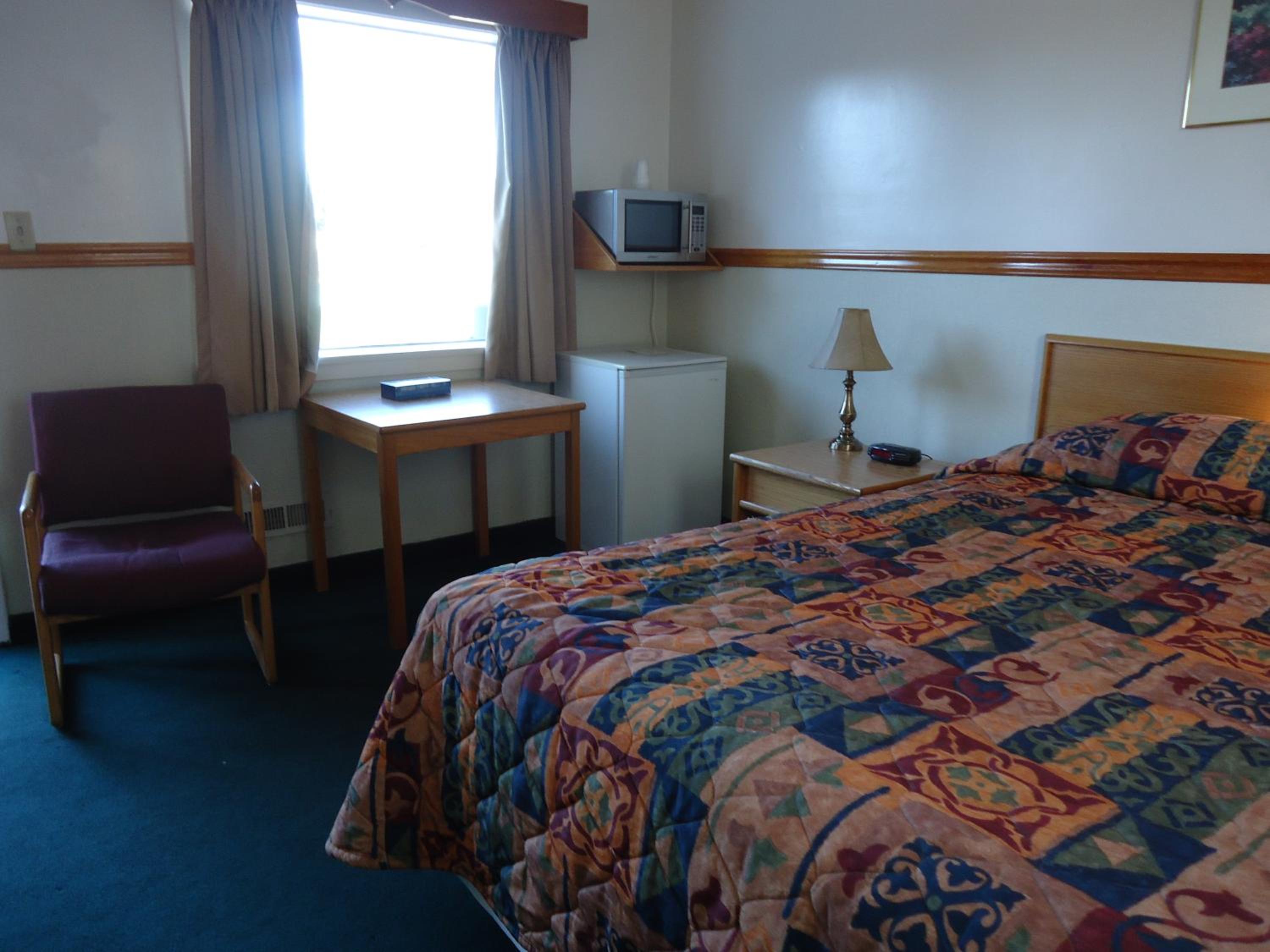 Queen Room - Non-Smoking - Photo 5