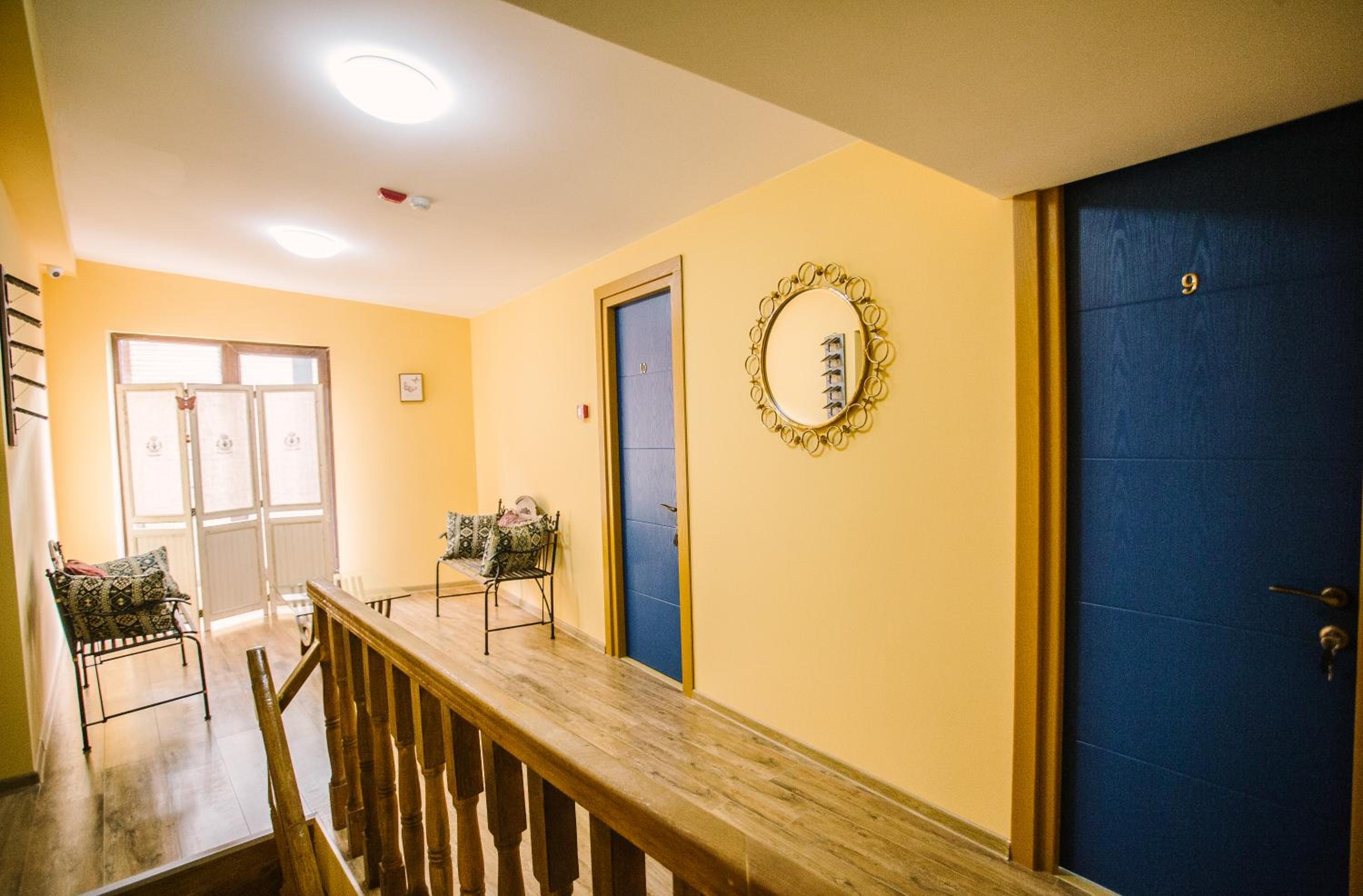 Large Twin Room - Photo 3