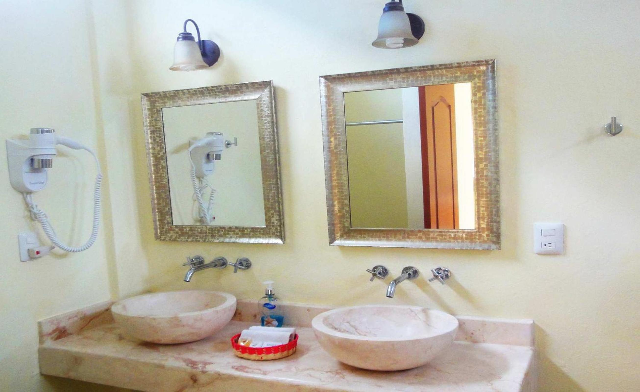King Room Deluxe with Pool View photo 3