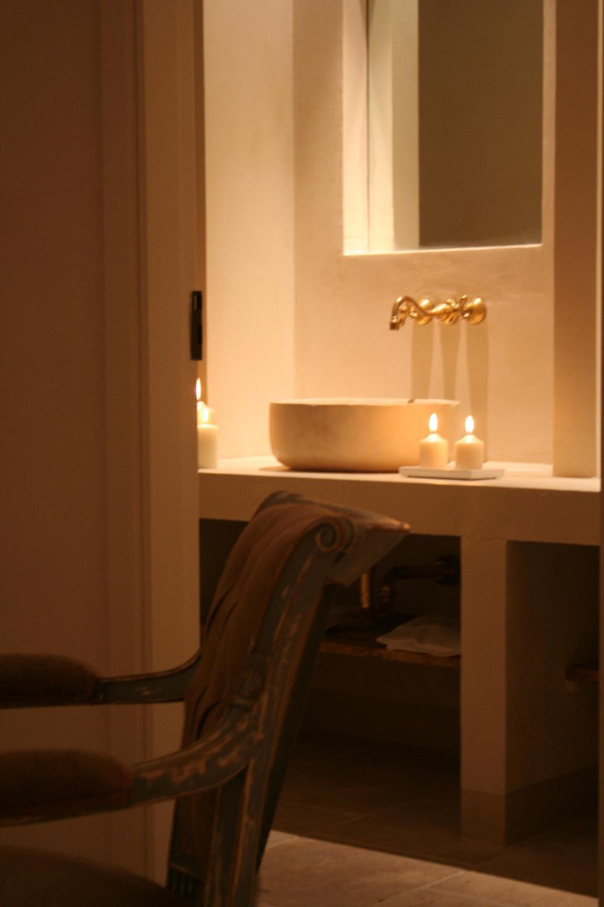 Superior Suite - Photo 7