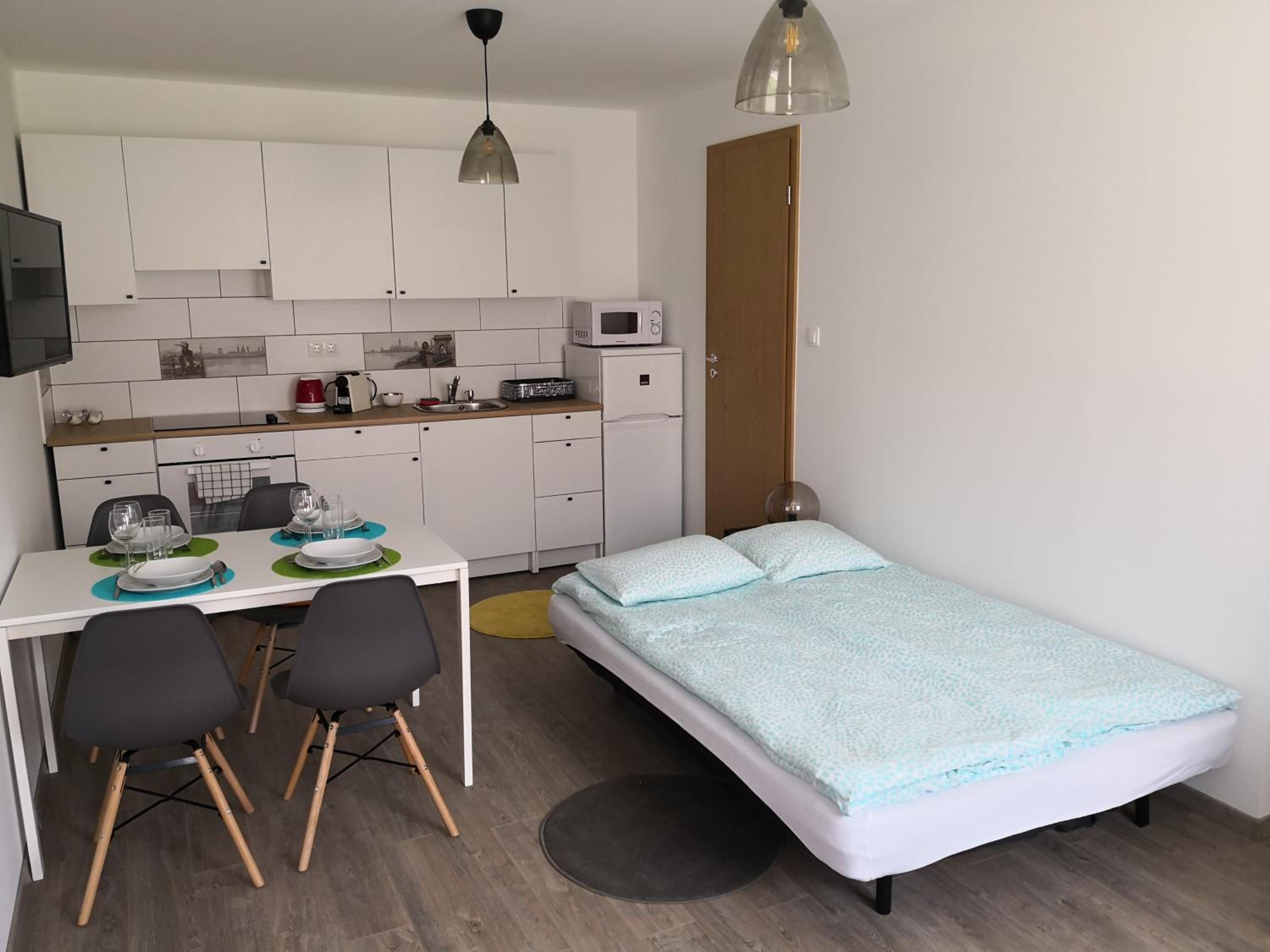 One-Bedroom Apartment - Ground Floor - Photo 4