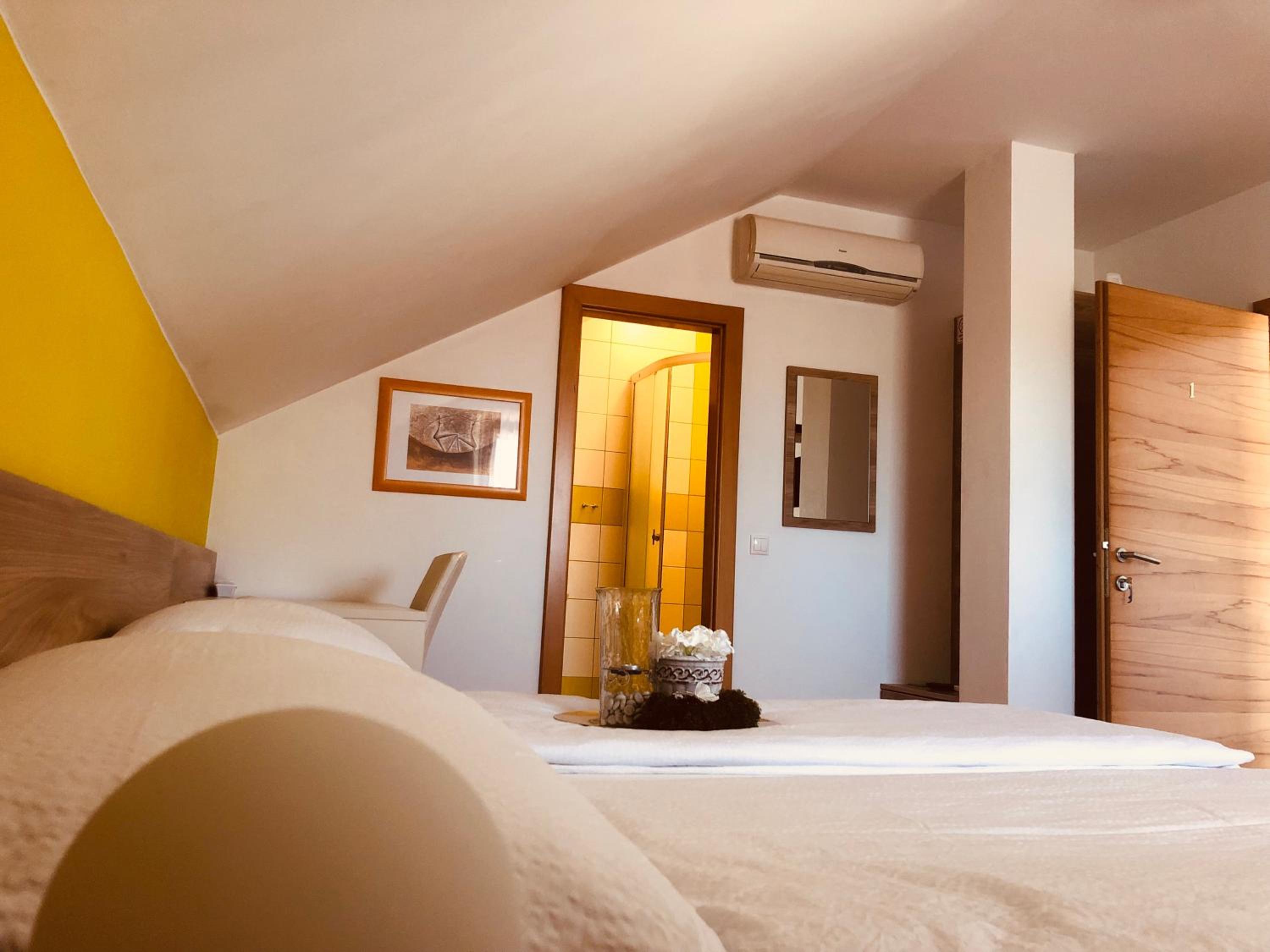 Triple Room - Photo 11