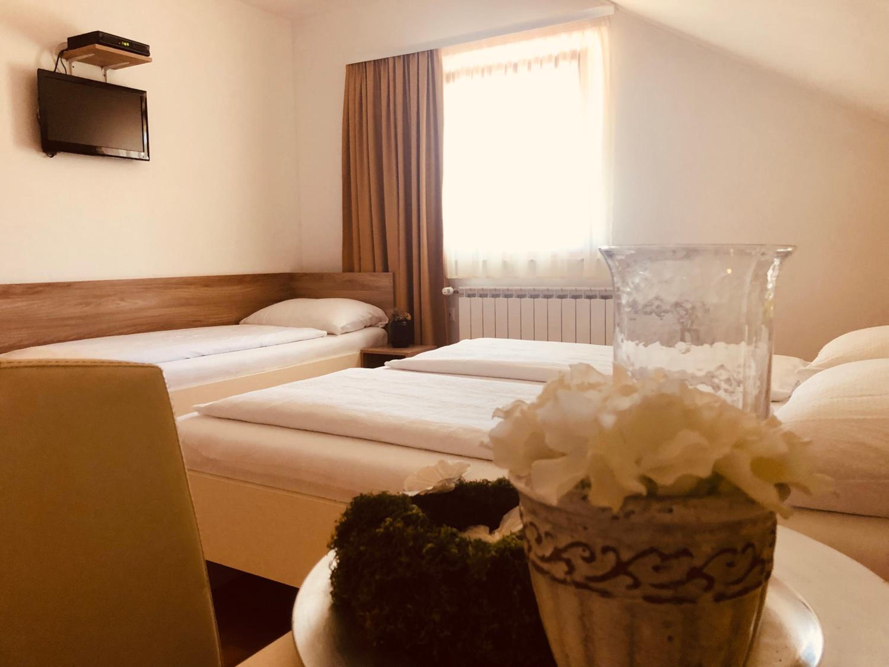 Triple Room - Photo 13