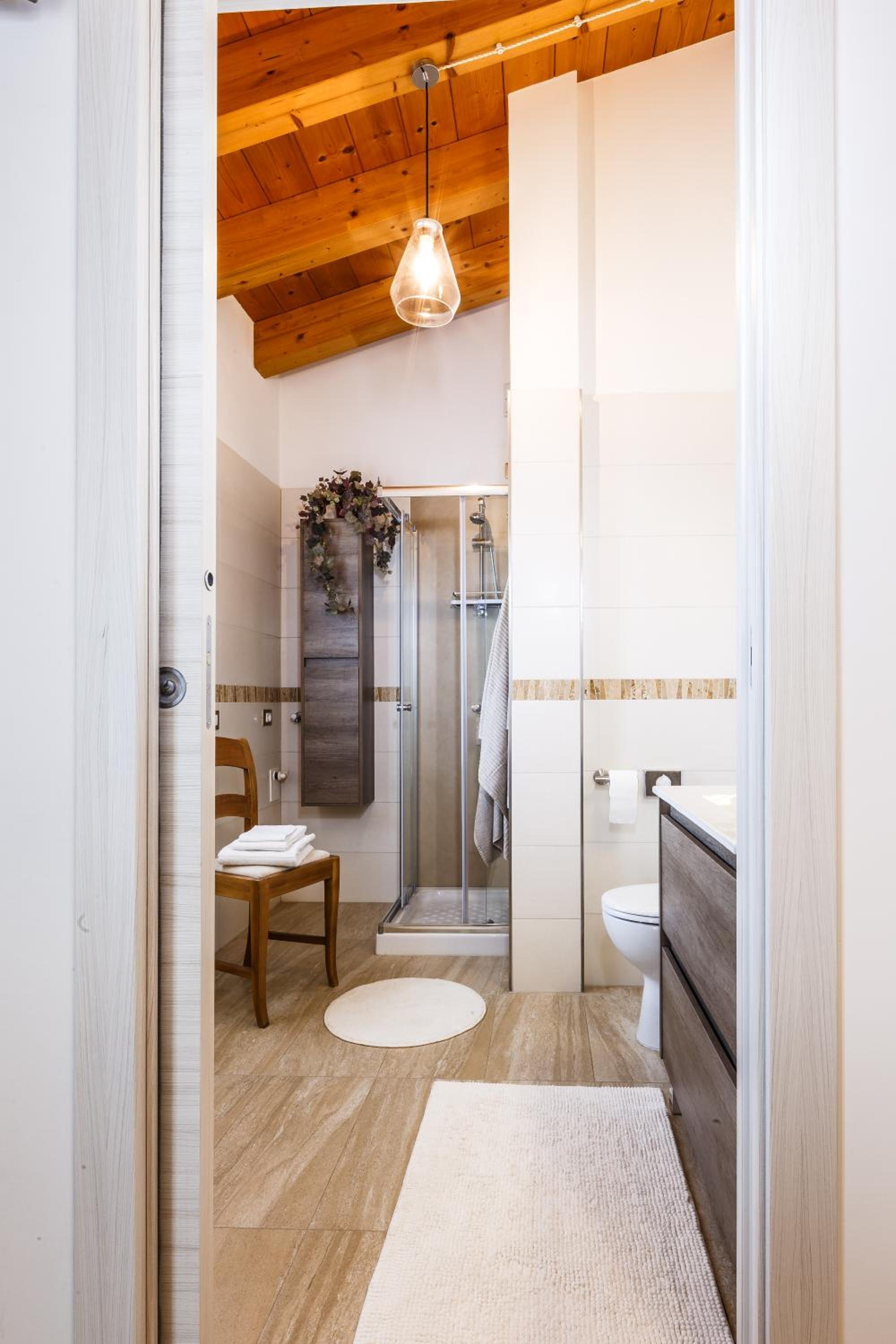 Twin Room with Balcony - Photo 3