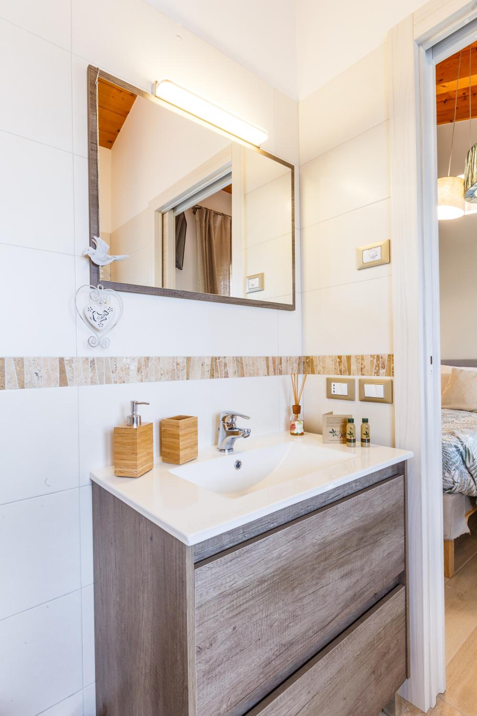 Twin Room with Balcony - Photo 9
