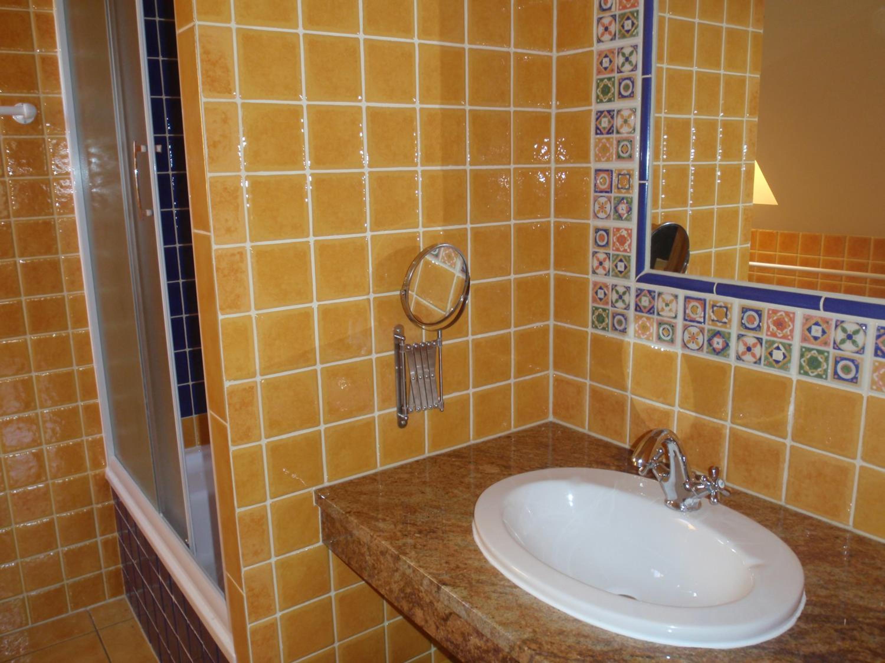 Family Room with Private Bathroom photo 2