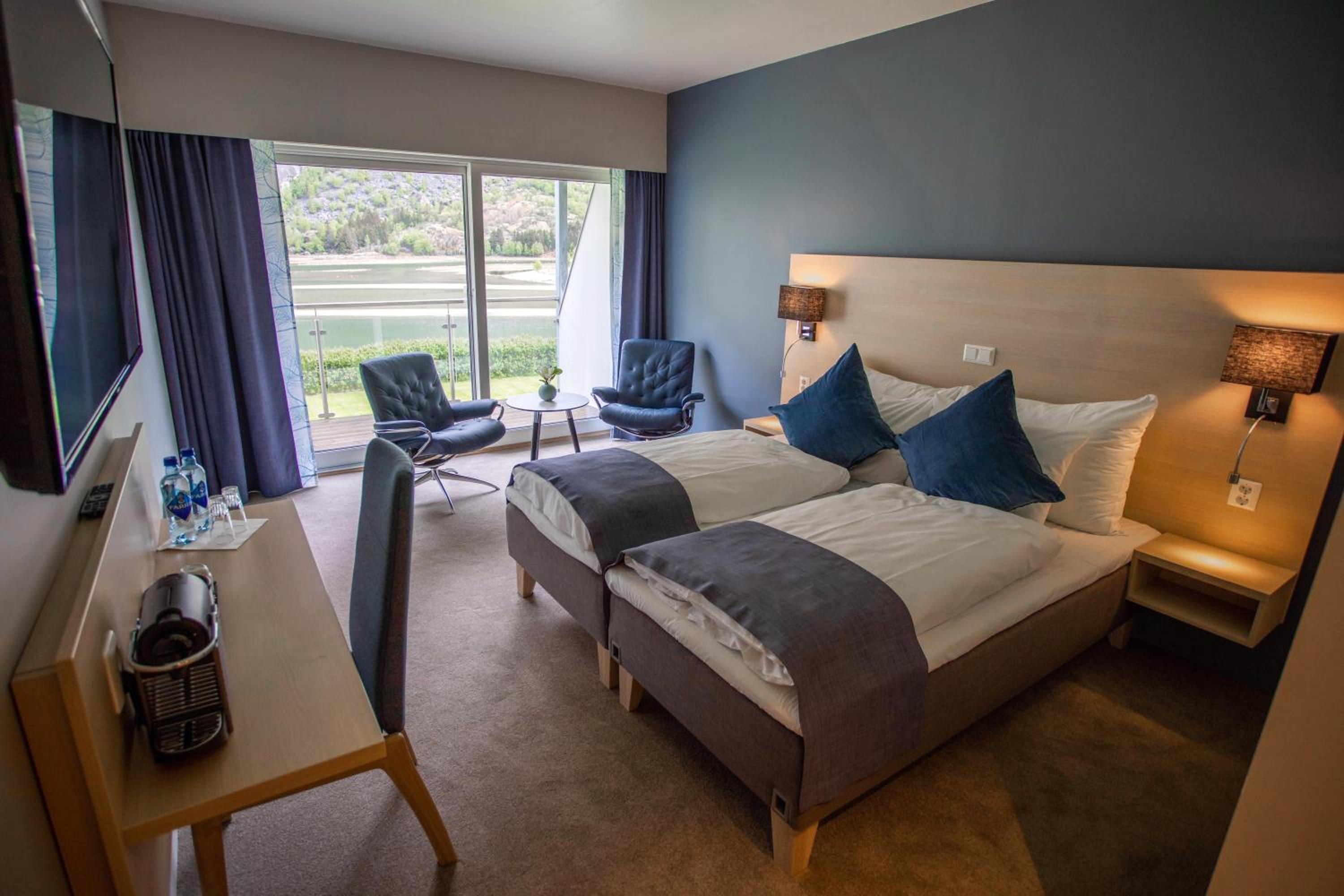 Deluxe Double Room with Balcony and Sea View - Photo 1
