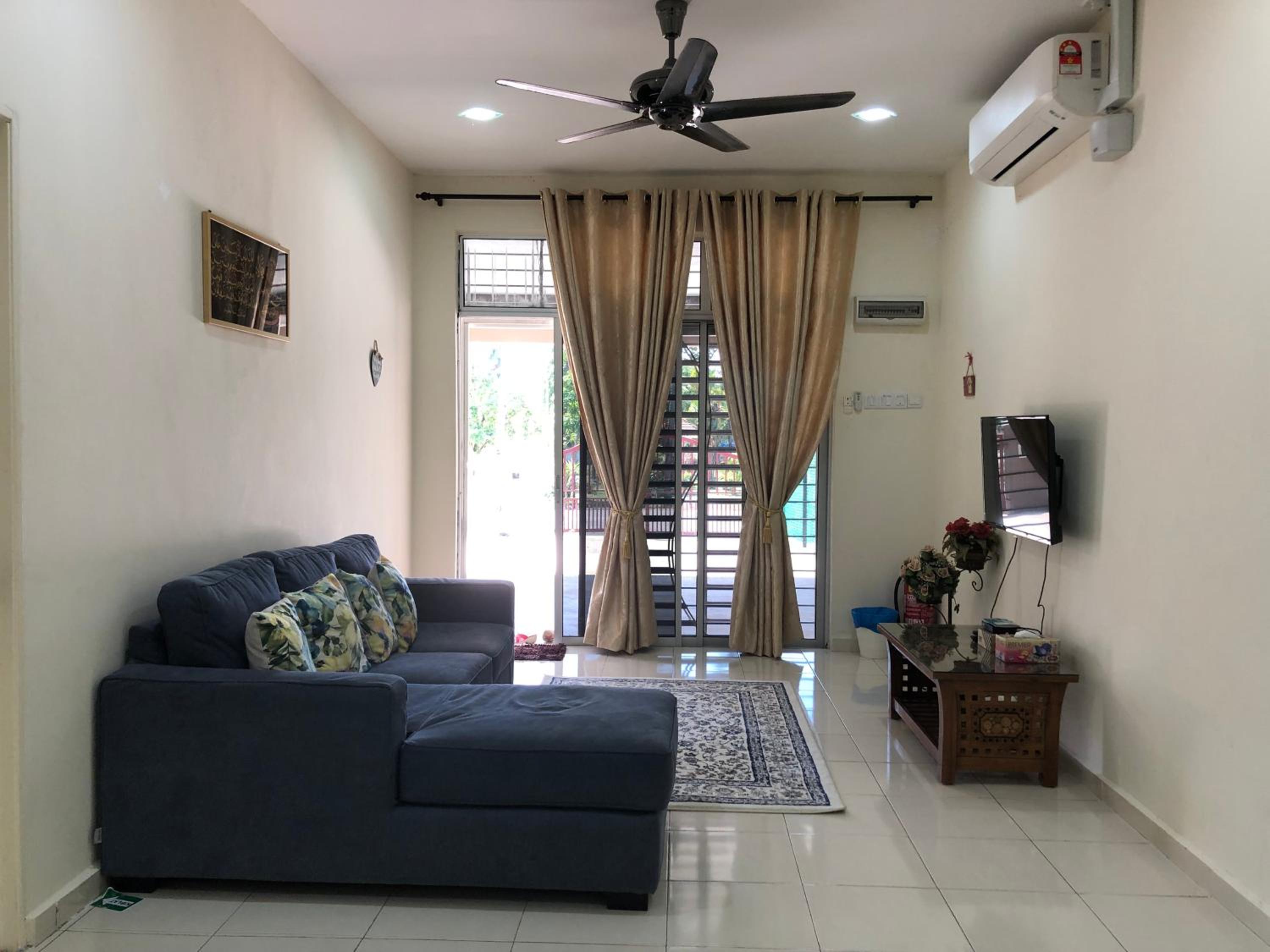 Three-Bedroom House photo 1