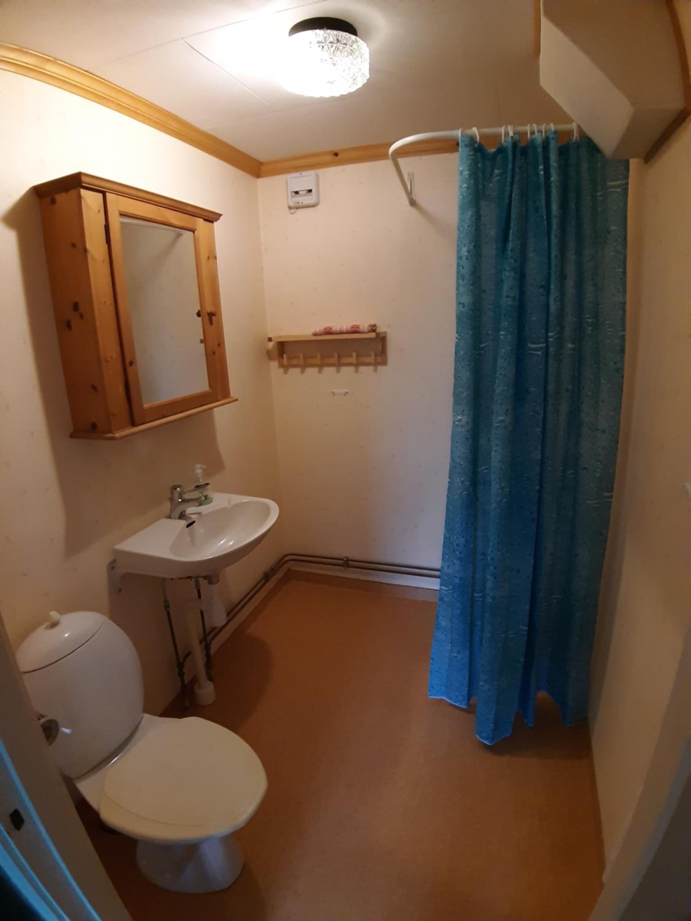 Family Room with Private Bathroom photo 2