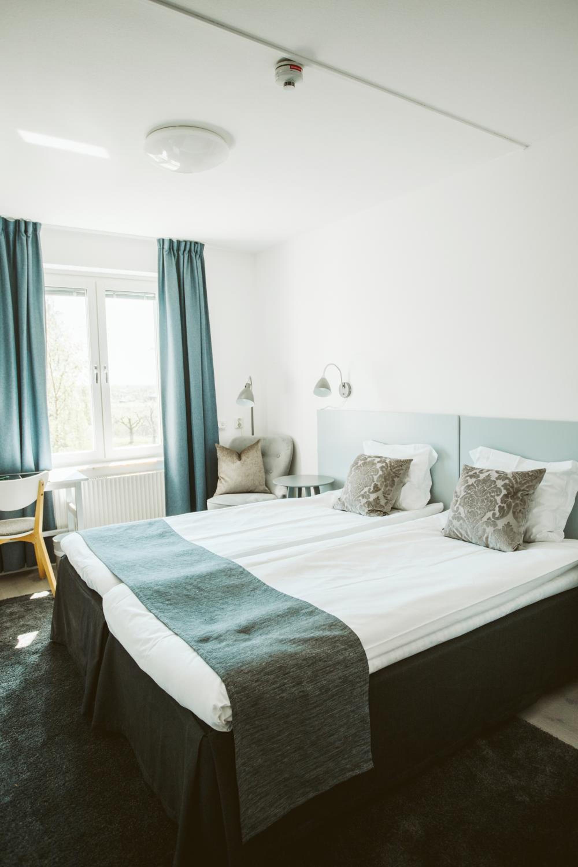 Standard Twin Room - Photo 4