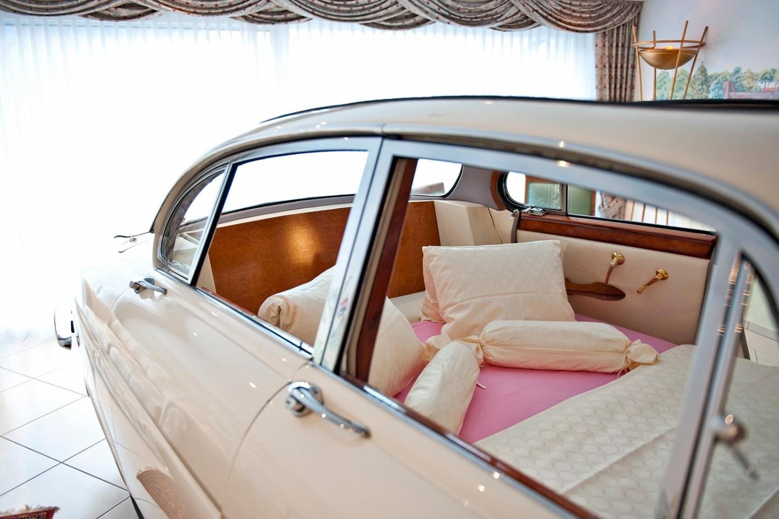 Jaguar Suite - Photo 1