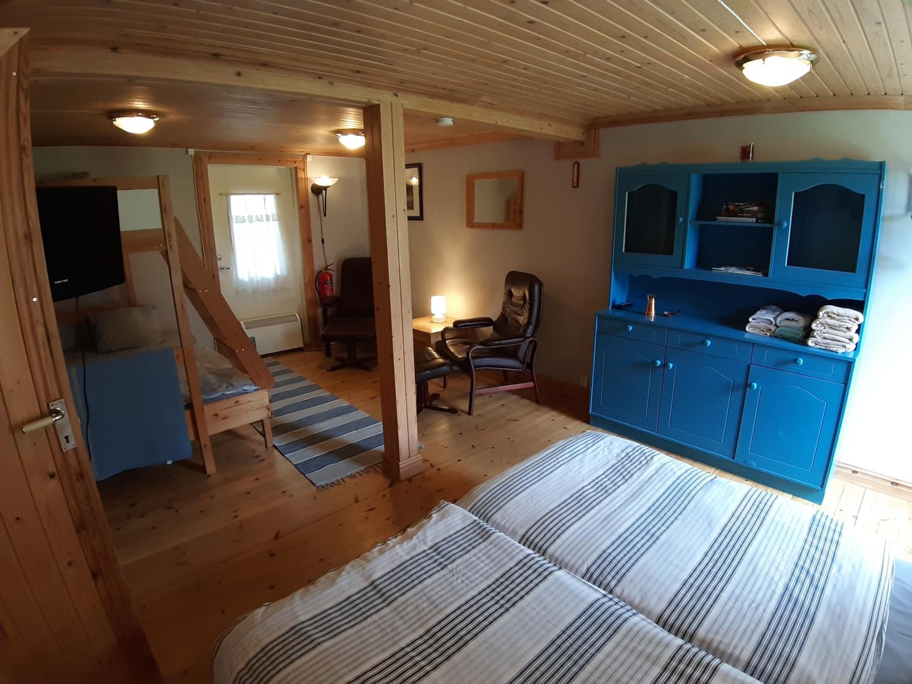 Family Room with Private Bathroom photo 1