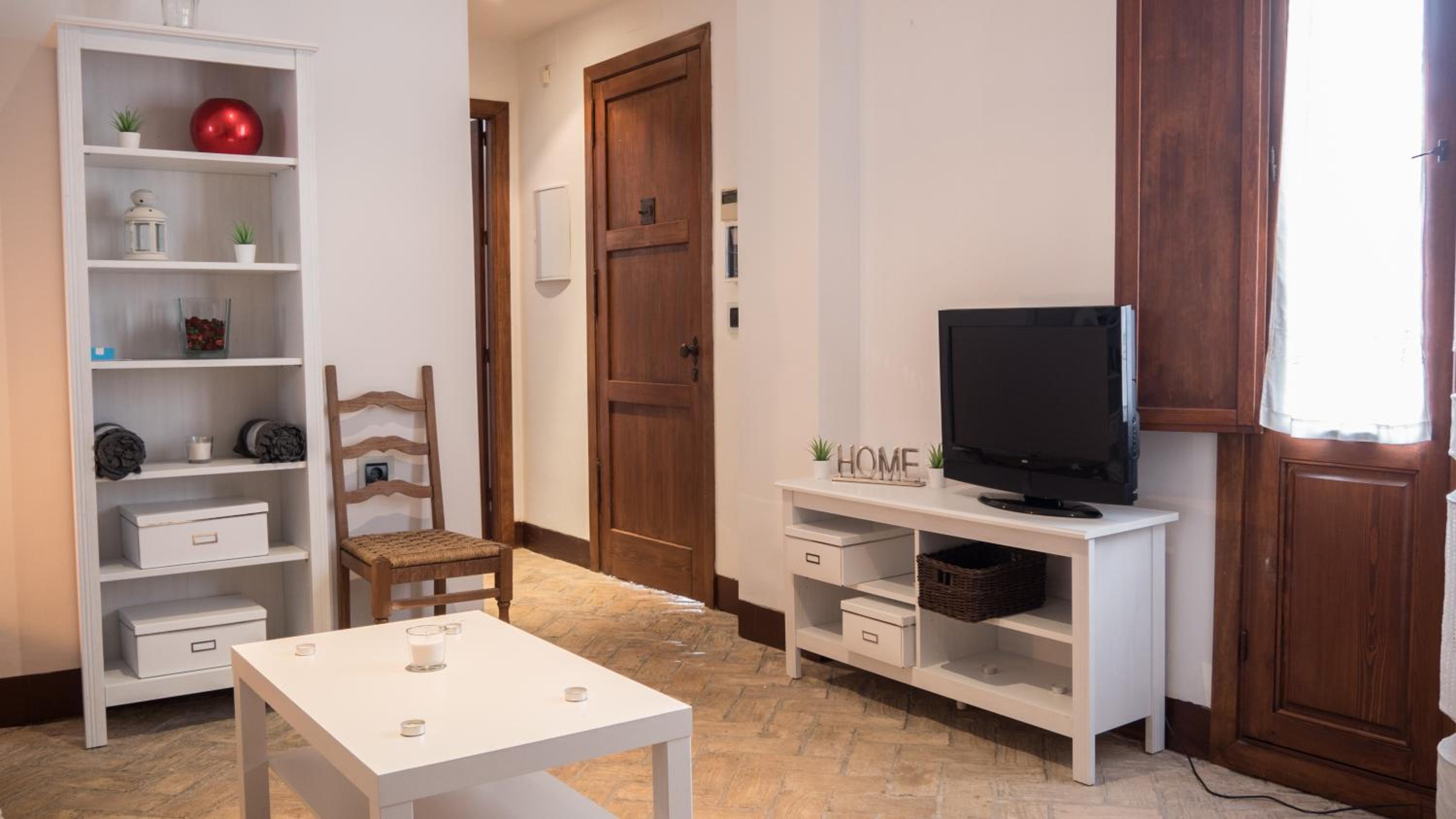 One-Bedroom Apartment - Photo 6