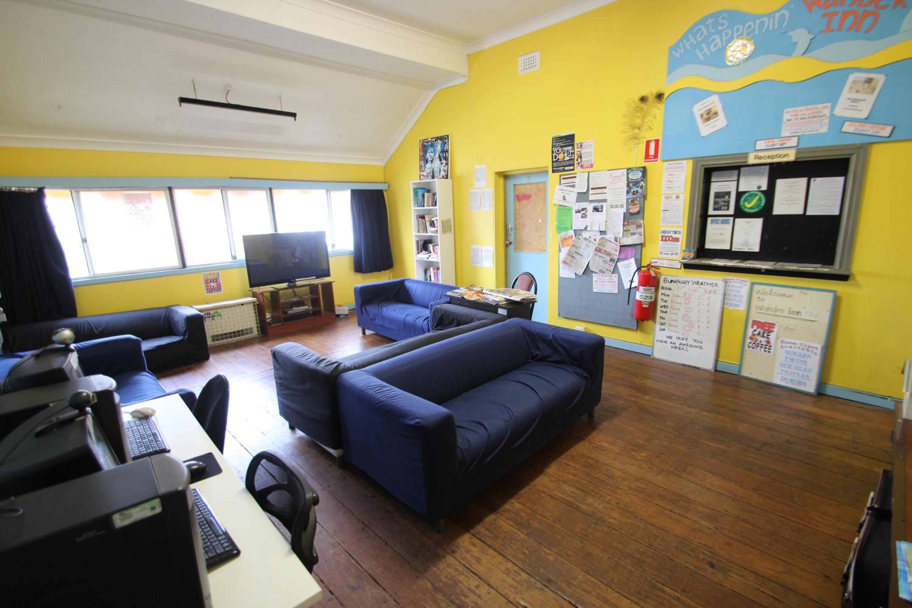 Bed in 6-Bed Female Dormitory Room photo 2