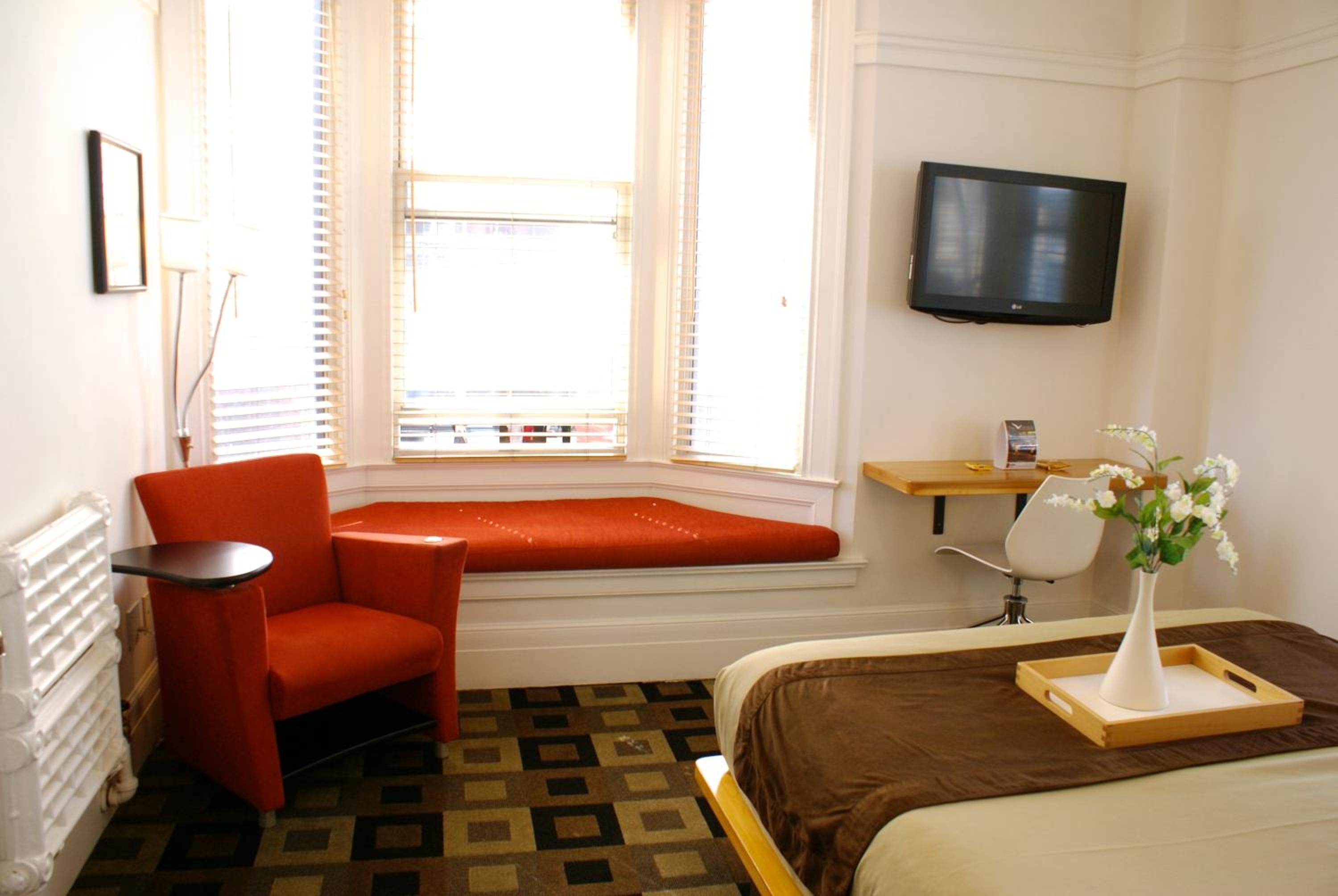 Deluxe Queen Room - Photo 3