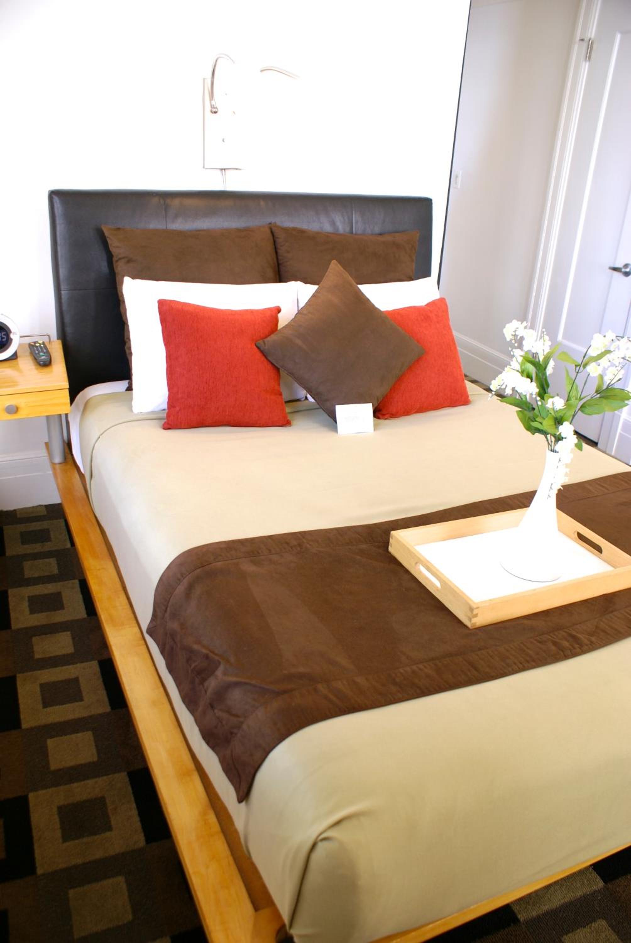 Deluxe Queen Room - Photo 8