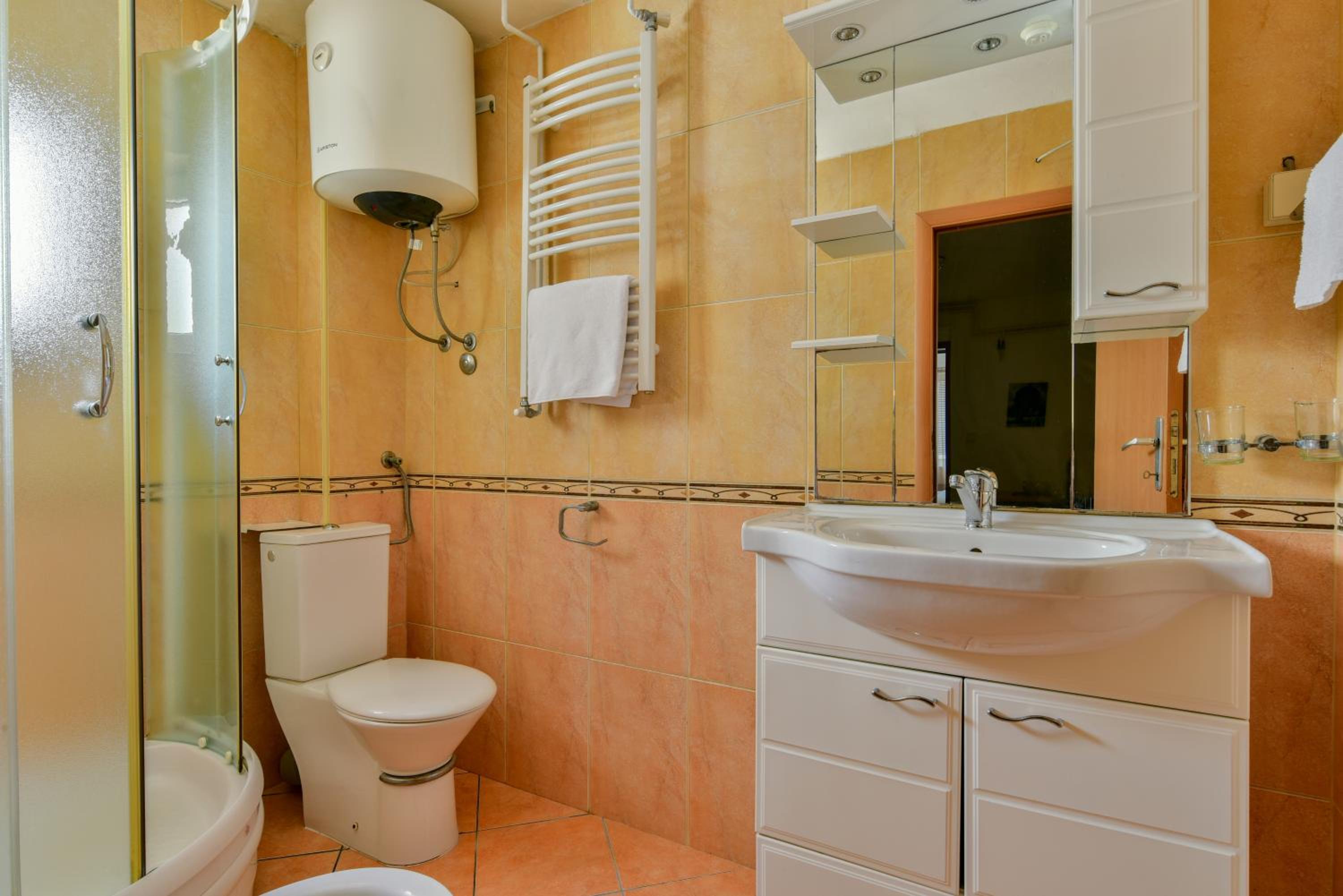 One-Bedroom Apartment with Balcony - Photo 7