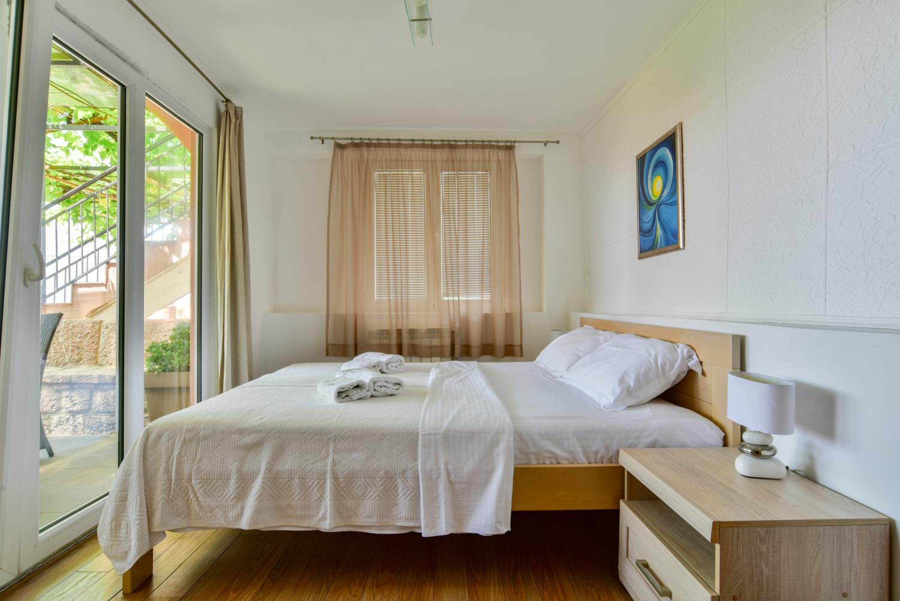 One-Bedroom Apartment with Balcony - Photo 5