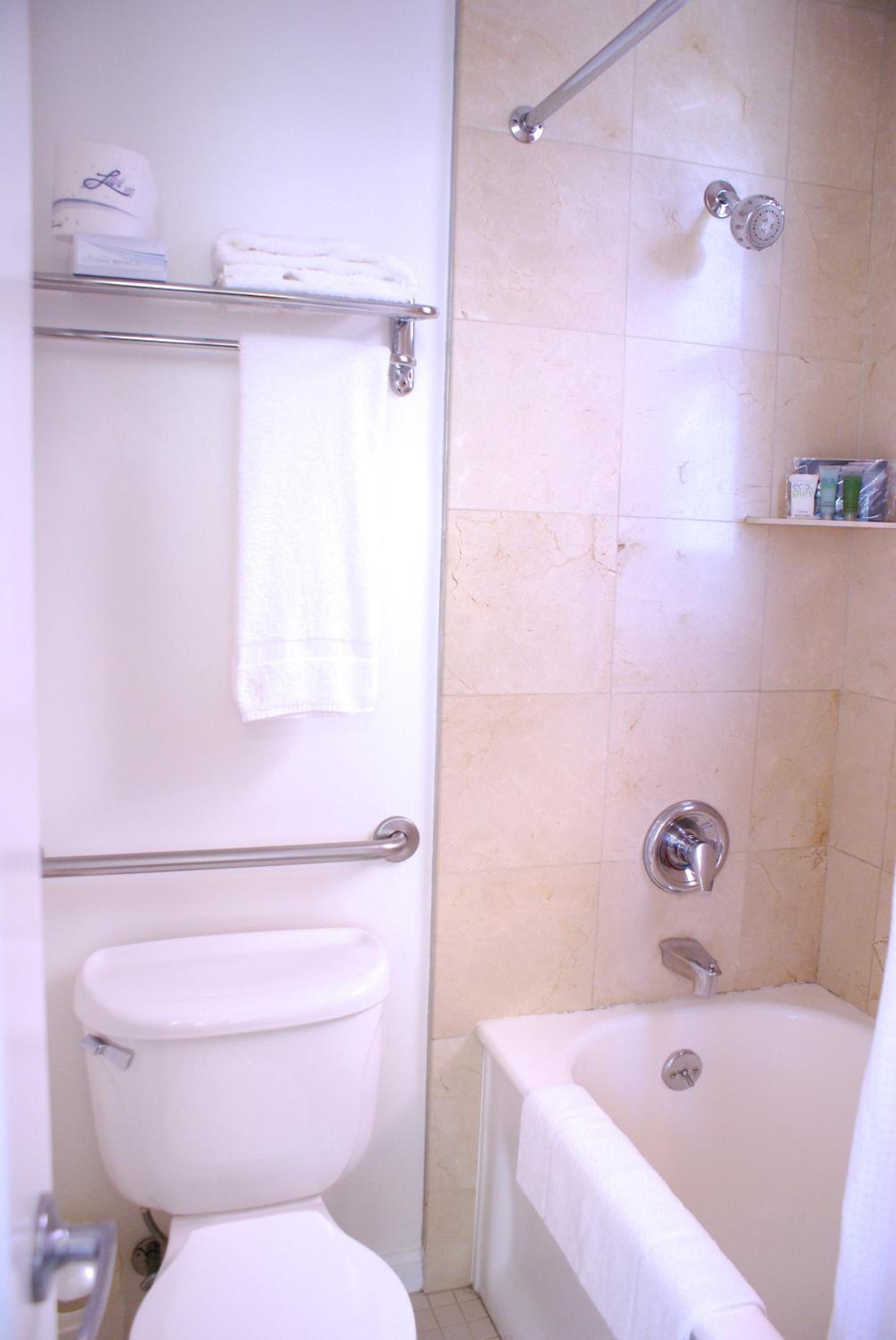 Double Room with Shared Bathroom photo 3