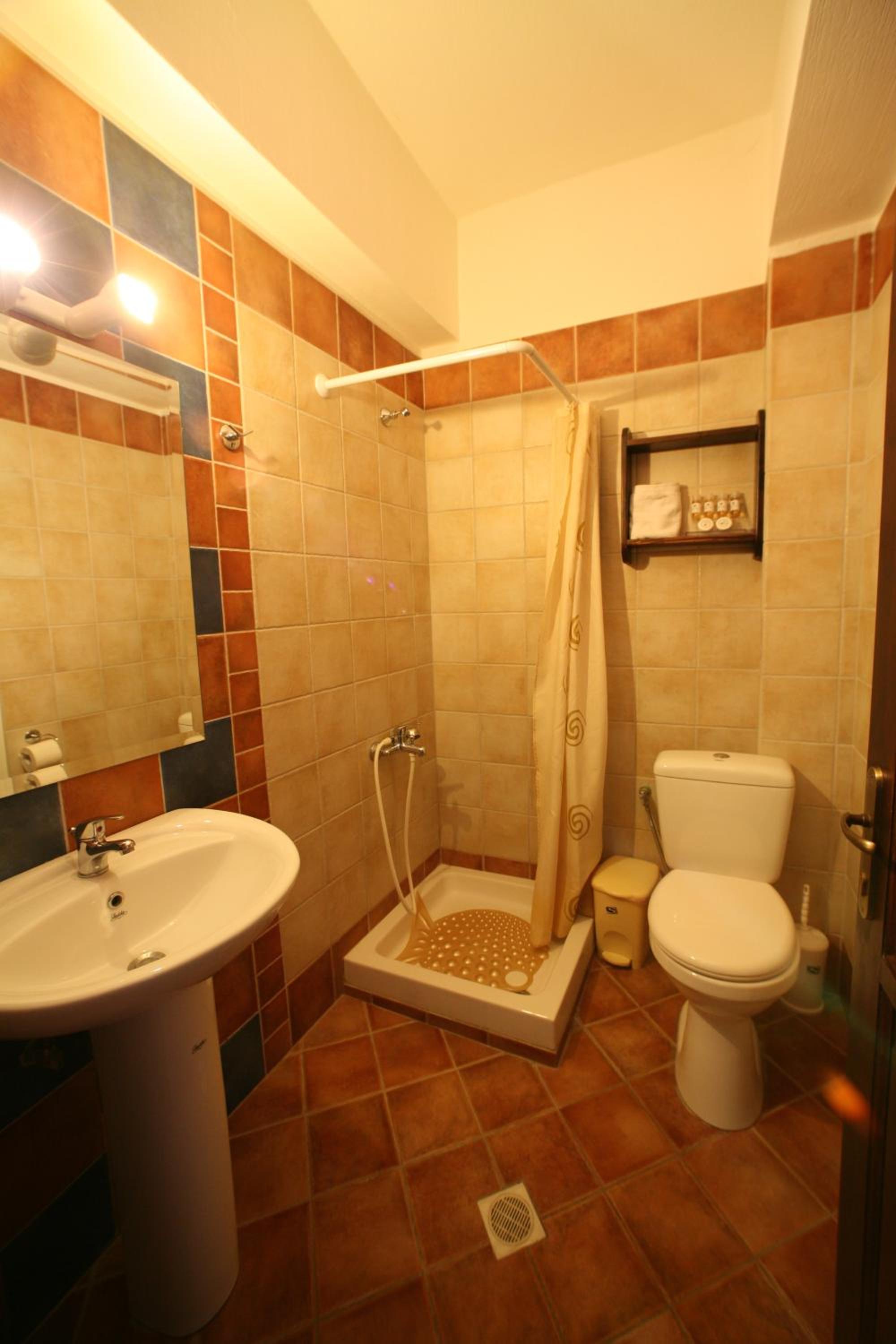 Double Room with Balcony - Photo 3