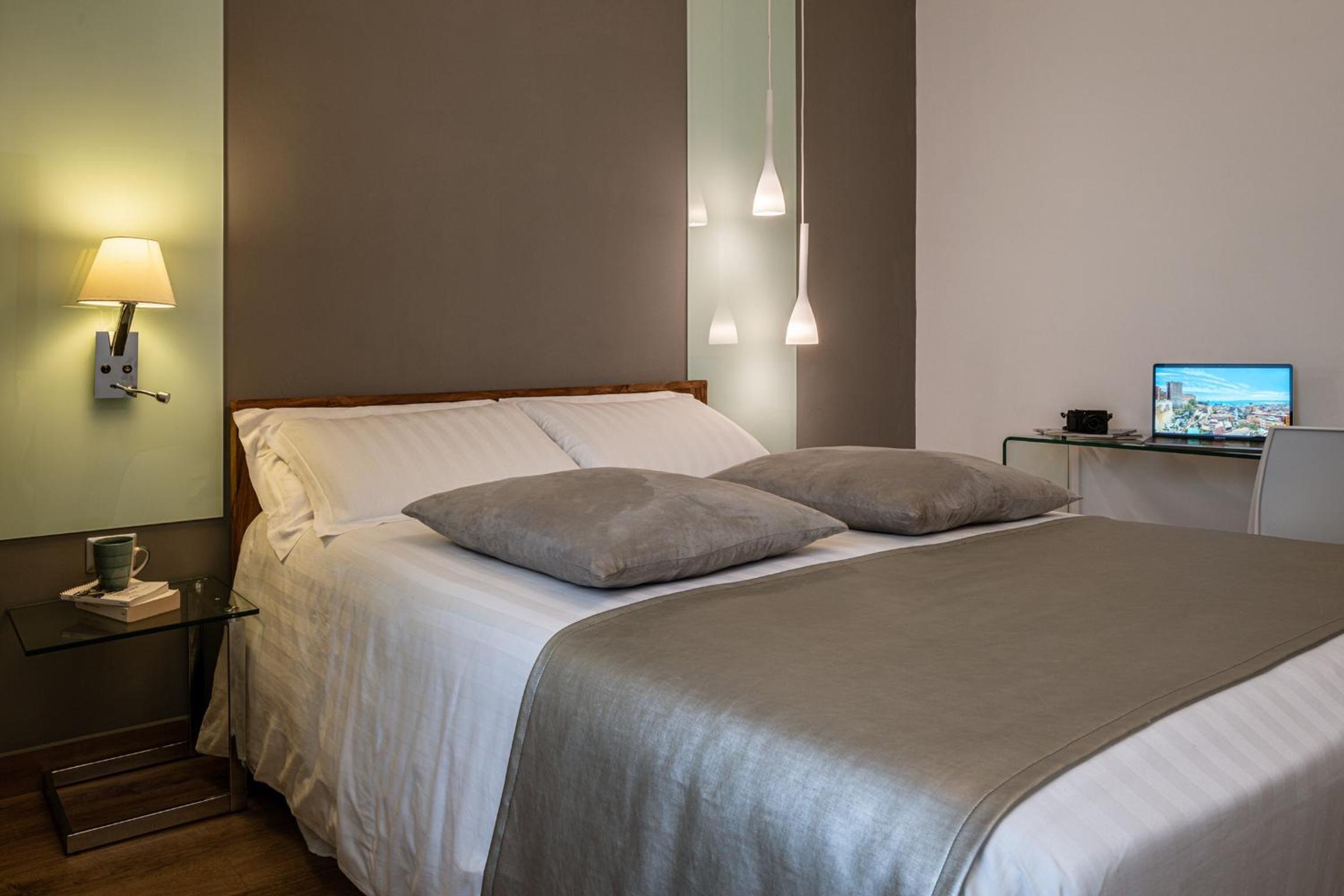 Deluxe Suite with Spa Bath photo 3