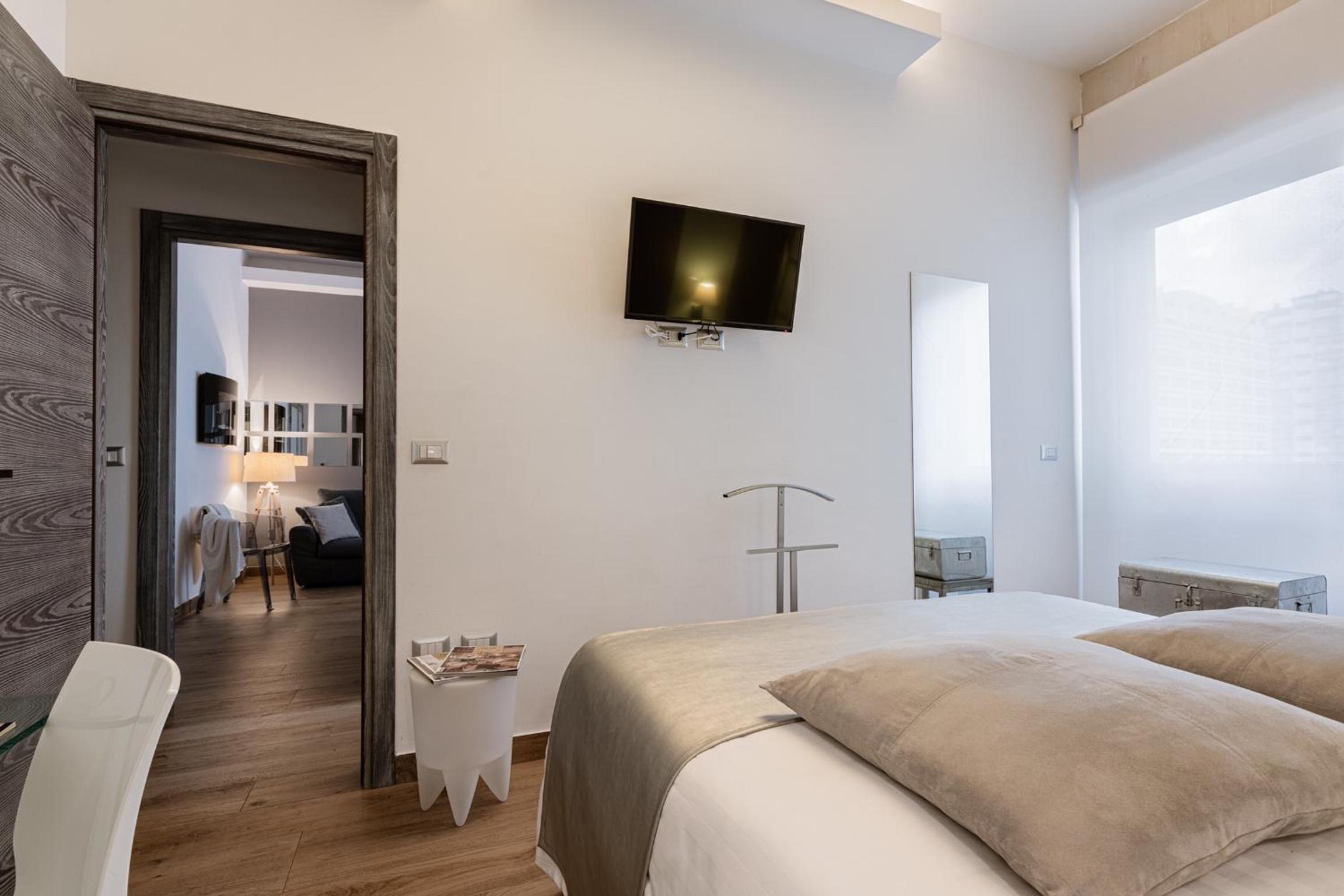 Deluxe Suite with Spa Bath photo 2