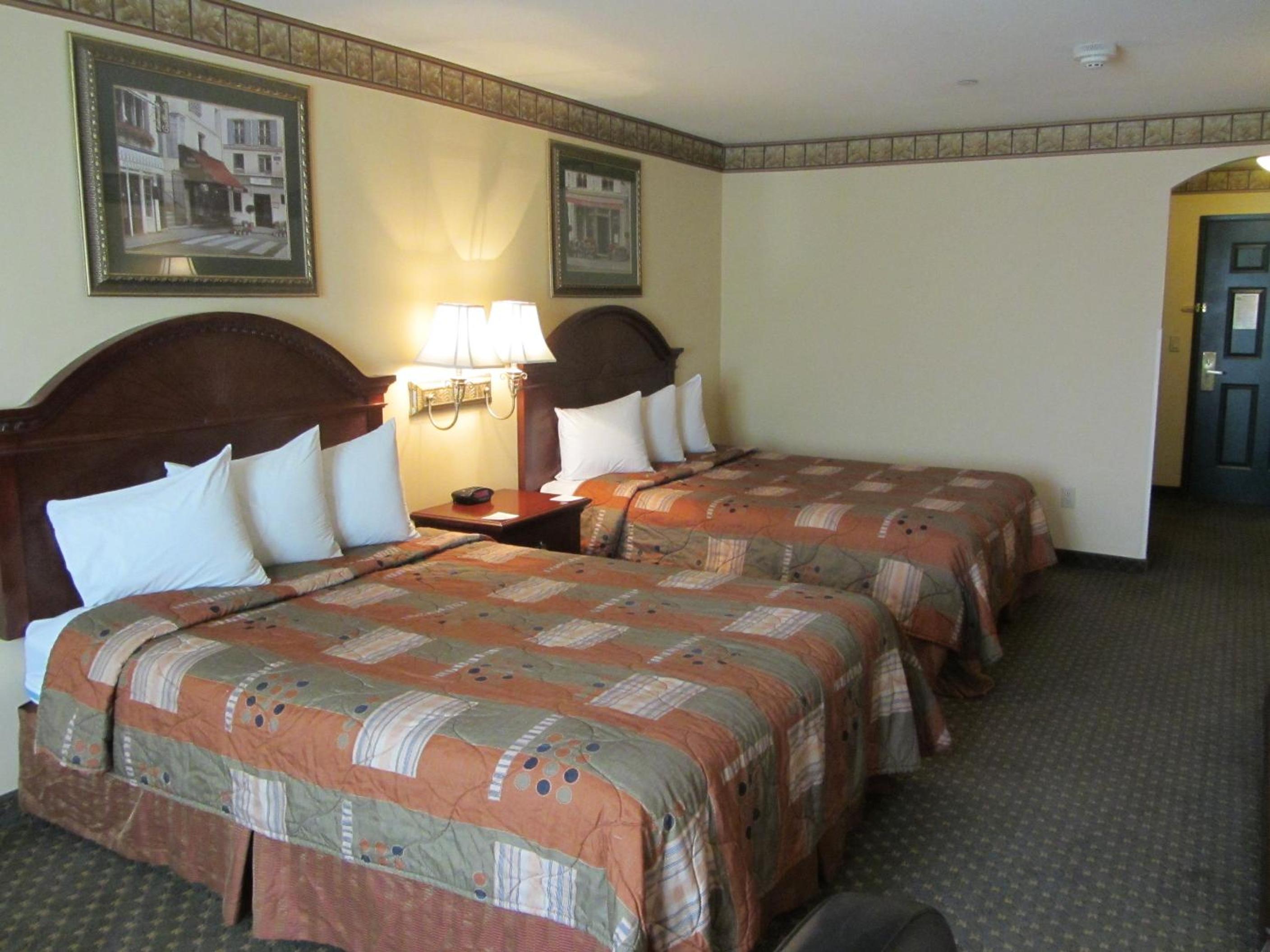 Queen Room with Two Queen Beds - Disability Access photo 1